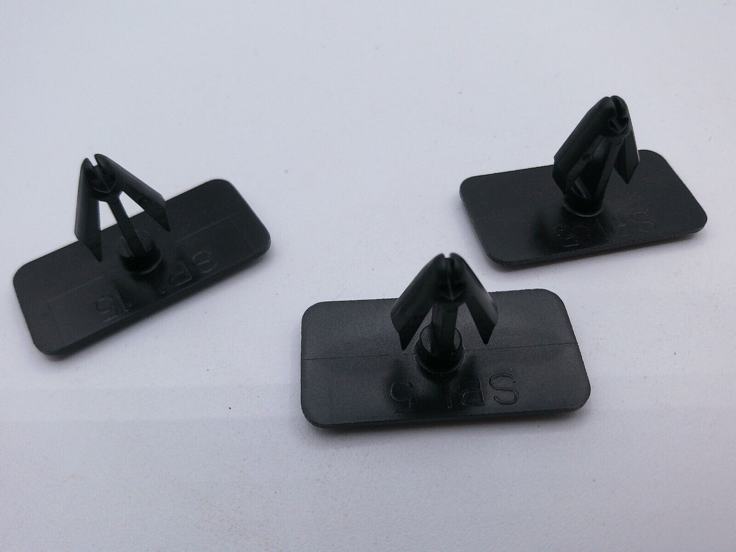 Lot of (3) Genuine OEM GM Rocker Panel Molding Retainer 10352799 | OS4-07-A