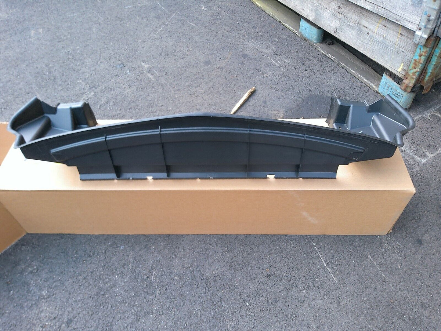 Genuine OEM GM Radiator Air Upper Baffle 84024044 | W001-2