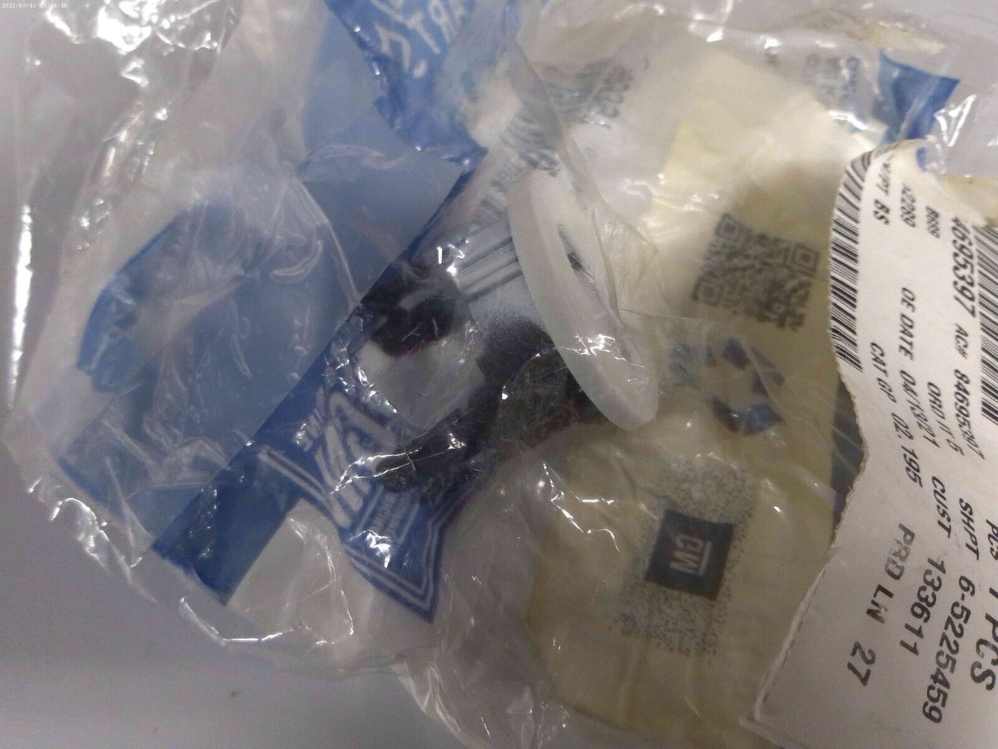 Genuine GM Parking Aid Sensor Bracket *PAINTED WHITE* 84695397 | OS6-05