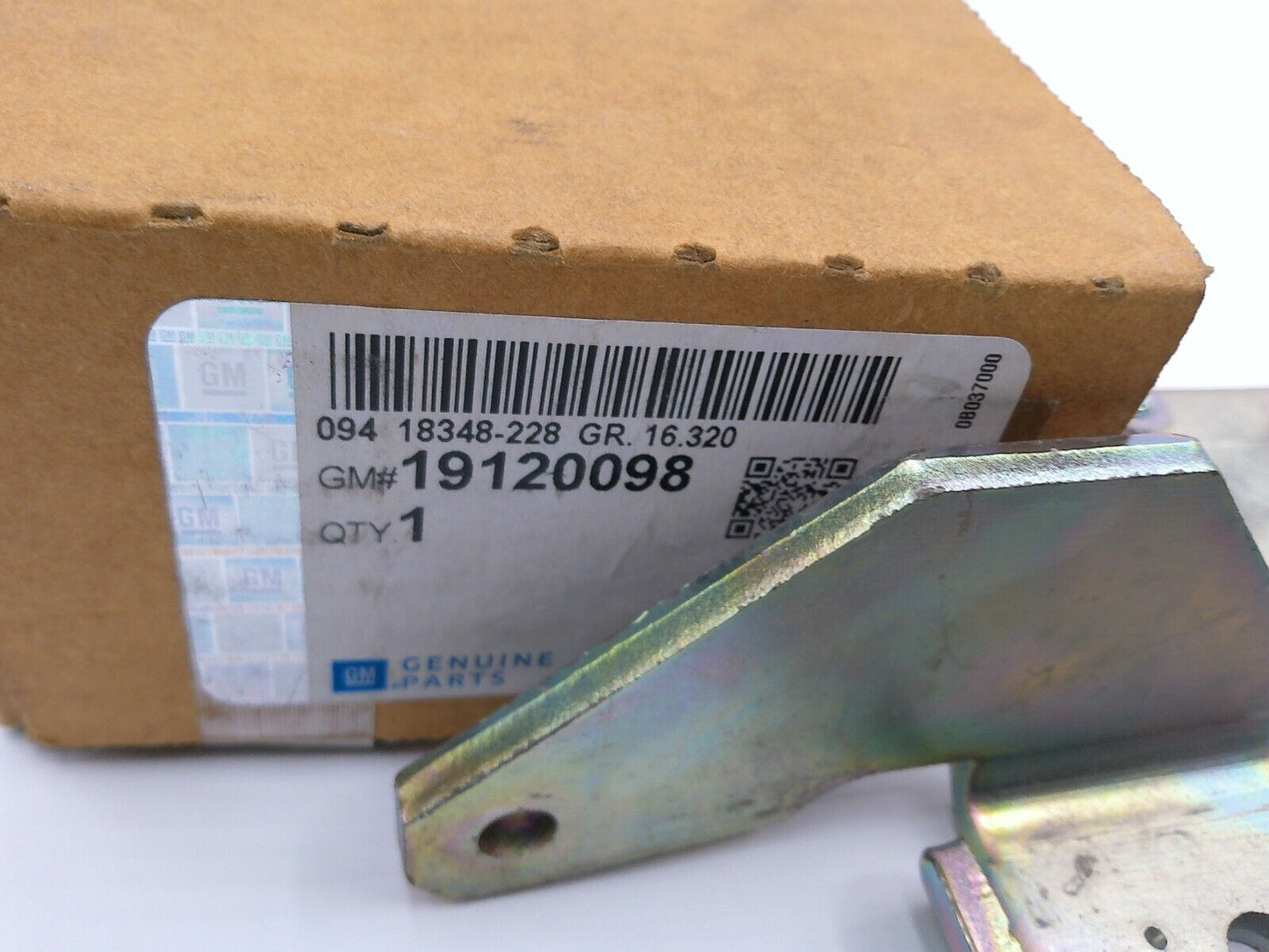 Genuine OEM GM Upper Front Right Door Hinge 19120098 | CS10-E