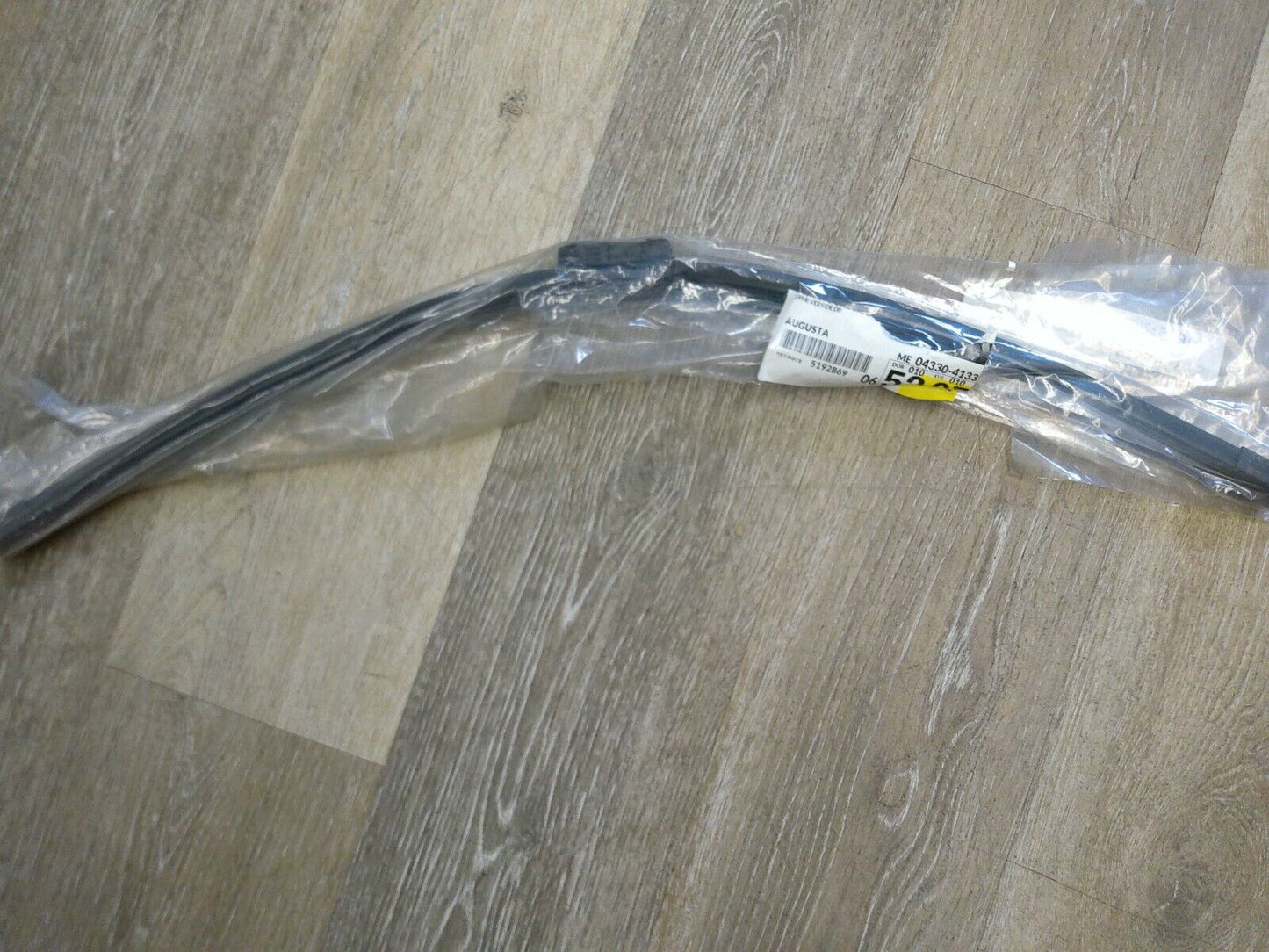 Genuine OEM GM 17-18 Bolt EV Wiper Arm-Front Blade 42566593 | CS12-E-BOX-1