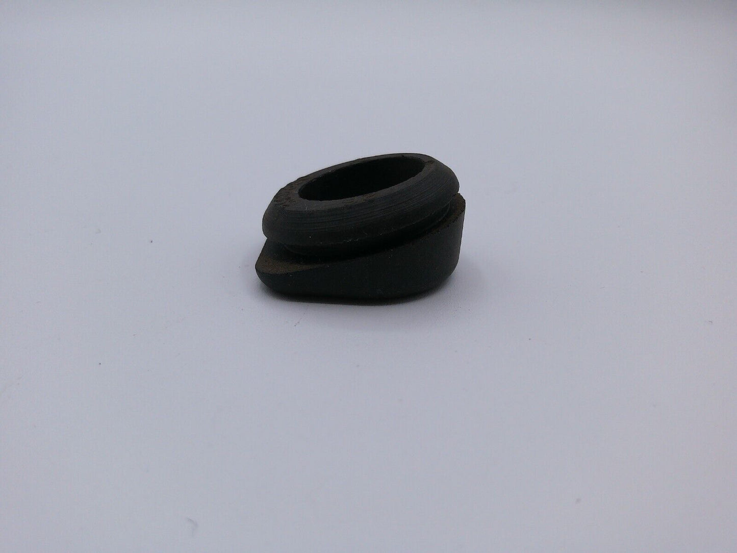 General Motors OEM GM 3989350 Valve Cover Grommet | OS4-14-E