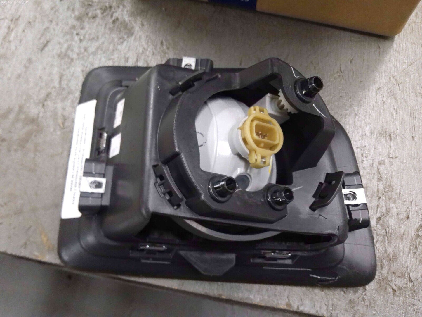 Genuine OE GM Front Driver Side Fog Lamp Bezel 23178897 | CS16-D