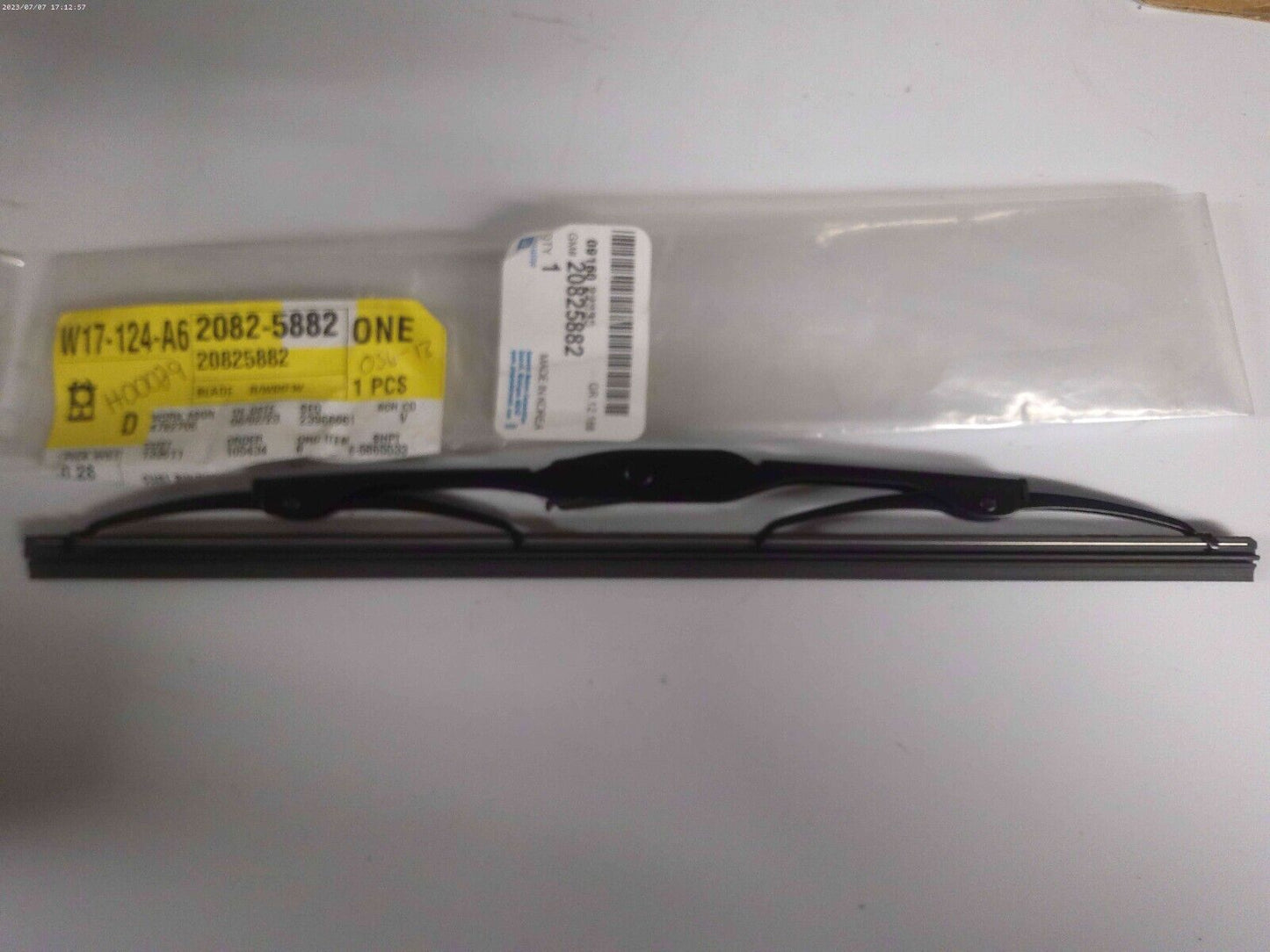 Genuine OE GM Rear Windshield Wiper Blade 20825882 | OS6-13