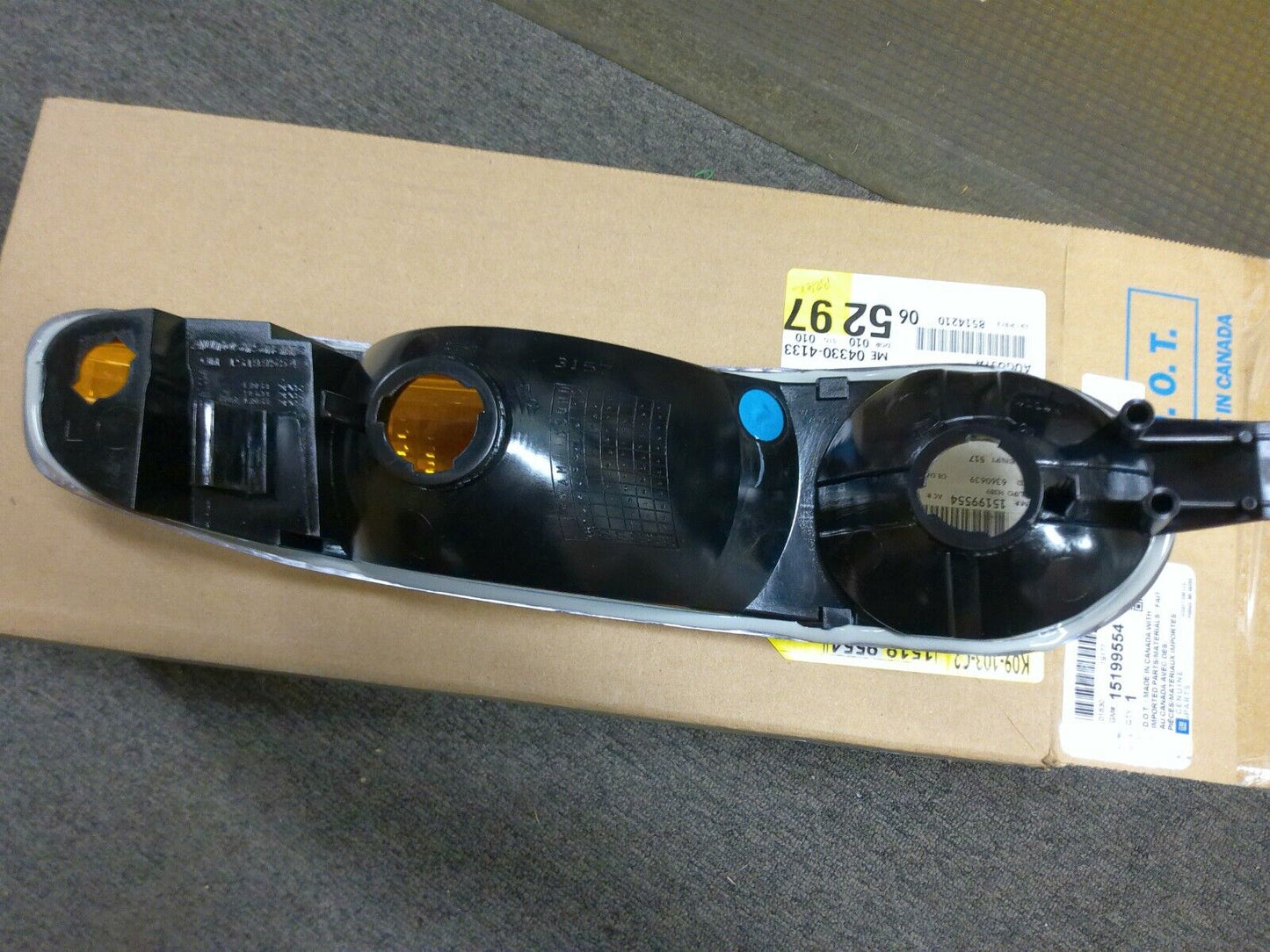 Genuine OEM GM Driver Side Turn Signal Light 15199554 | CAVE15