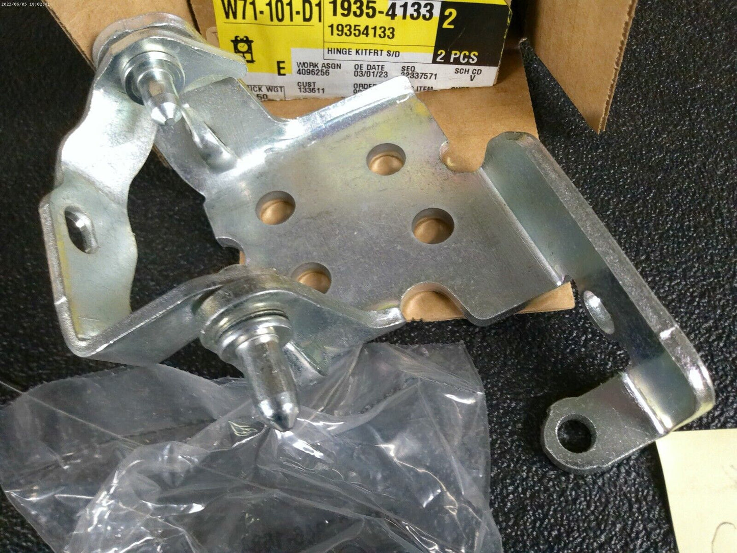 Hinge Assy GM Genuine Parts 19354133 | CS12-D