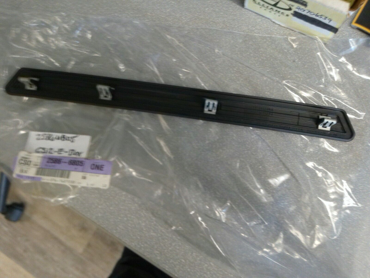 Genuine GM oem Saturn Front Left Door Sill Trim Plate 25866805 | CS12-E-BOX