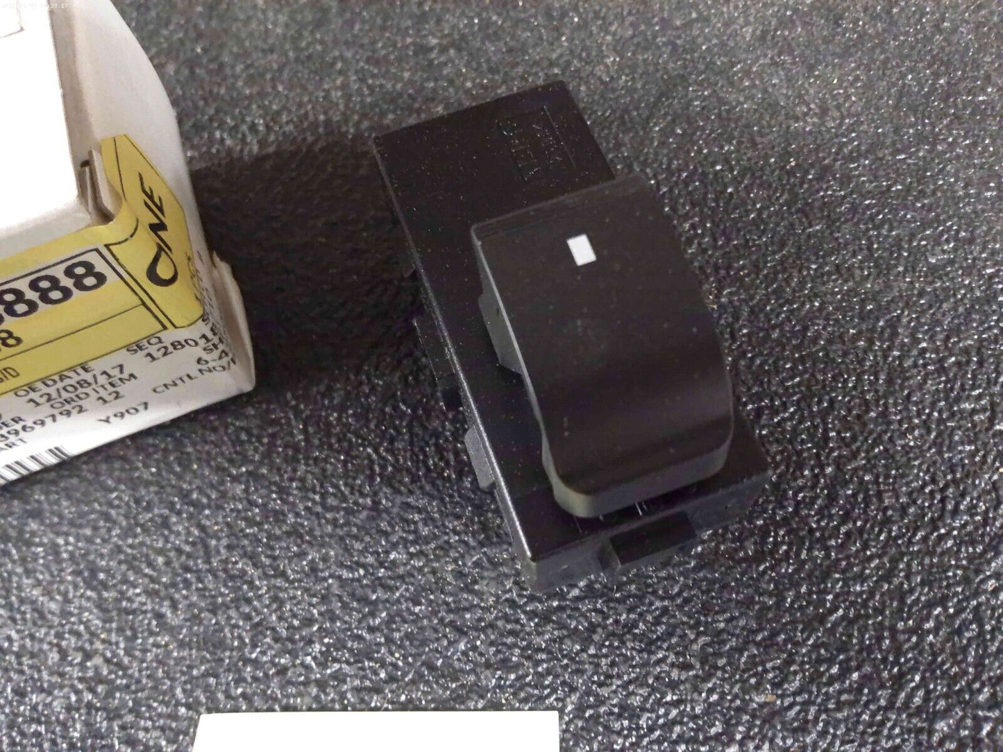 GM 25936888 Genuine OEM Door Window Switch | VM2-04-E