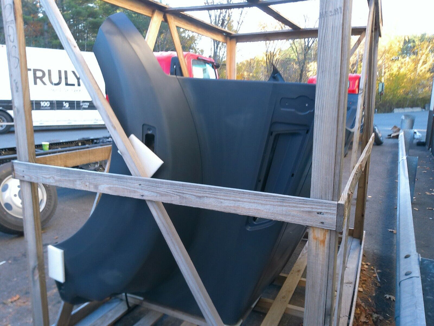 Kenworth T880 OEM Hood Assembly - NEW - IN CRATE # L29-6223-2000000