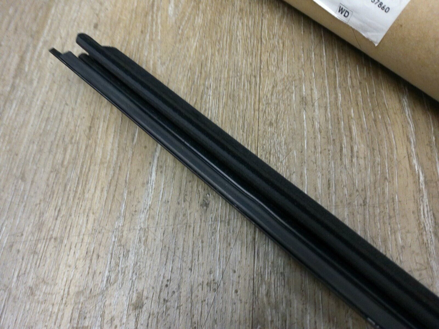 OEM GM Passenger Side Front Door Window Outer Sealing Strip 20921215 | CS10-EN