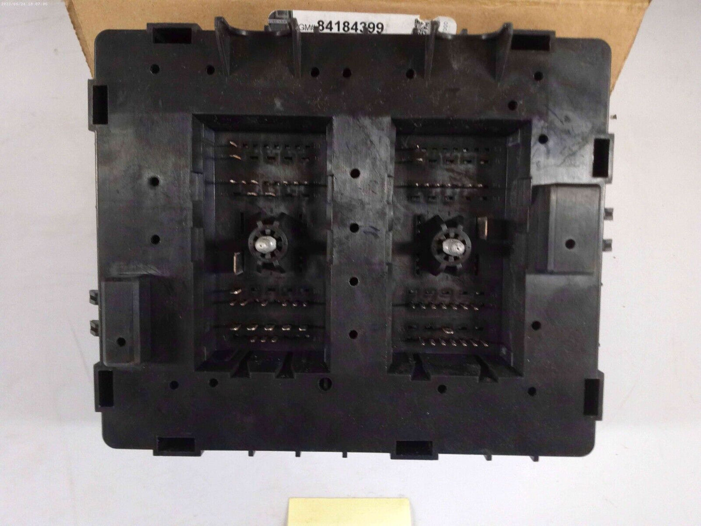 Genuine GM Body Wiring Harness Junction Block 84184399 | CS16-C