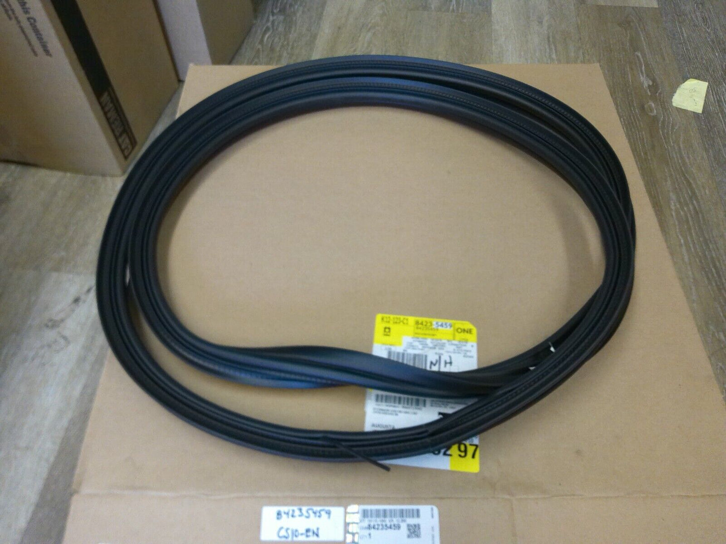 Genuine GM OEM Rear Compartment Lid Weatherstrip 84235459 | CS10-EN