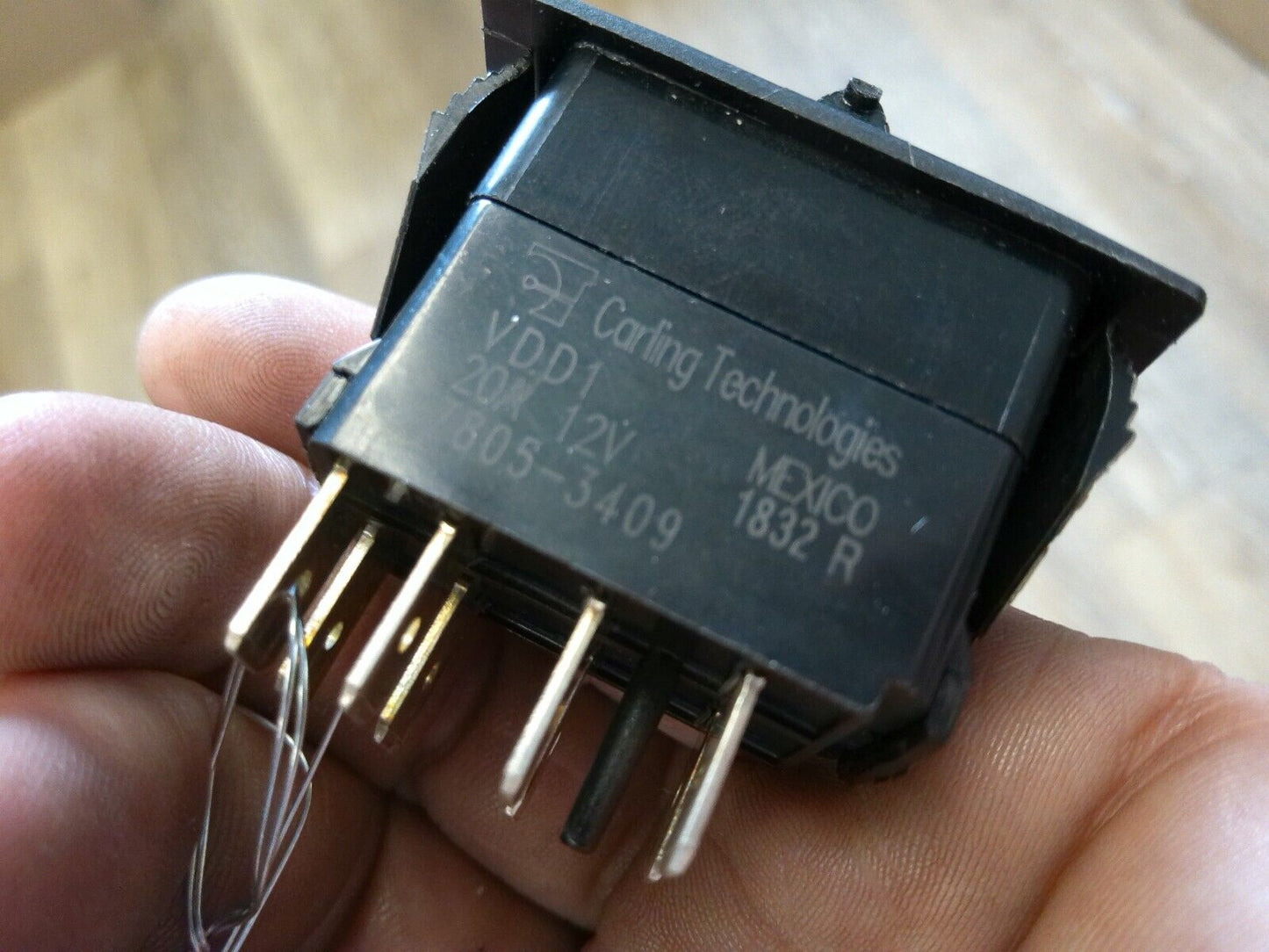 OEM FREIGHTLINER SWITCH-SINGLE, SNAP ACTION WWS-35704-3405 | OS4-11-C