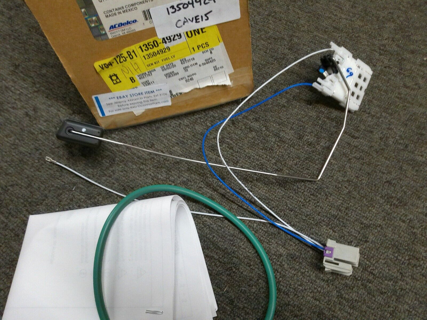 Genuine GM OEM Fuel Level Sensor Kit with Seal 13504929 | CAVE15