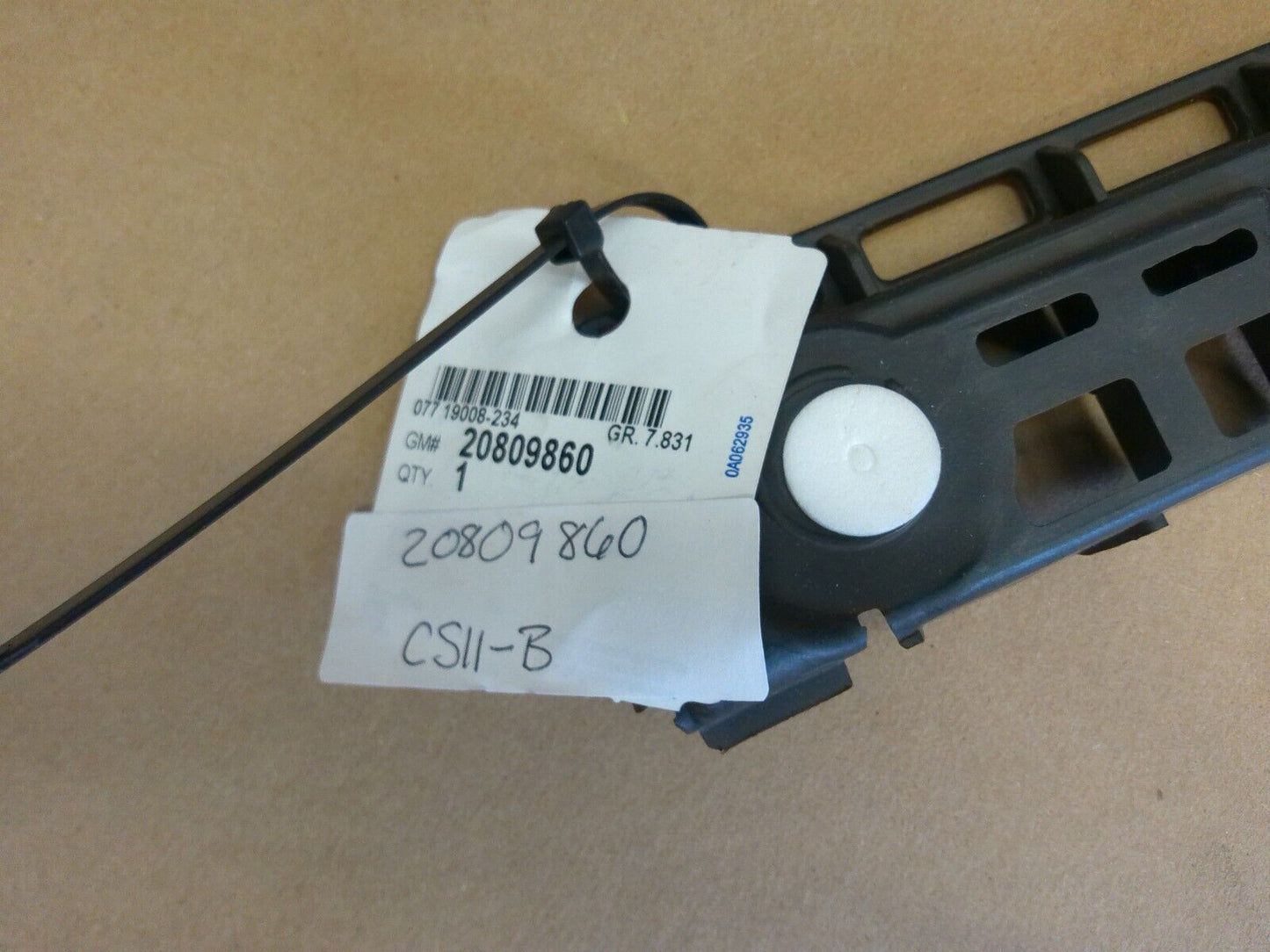 GM OEM 20809860 2013-16 Chevy Malibu Rear Bumper Fascia Side Bracket | CS11-B