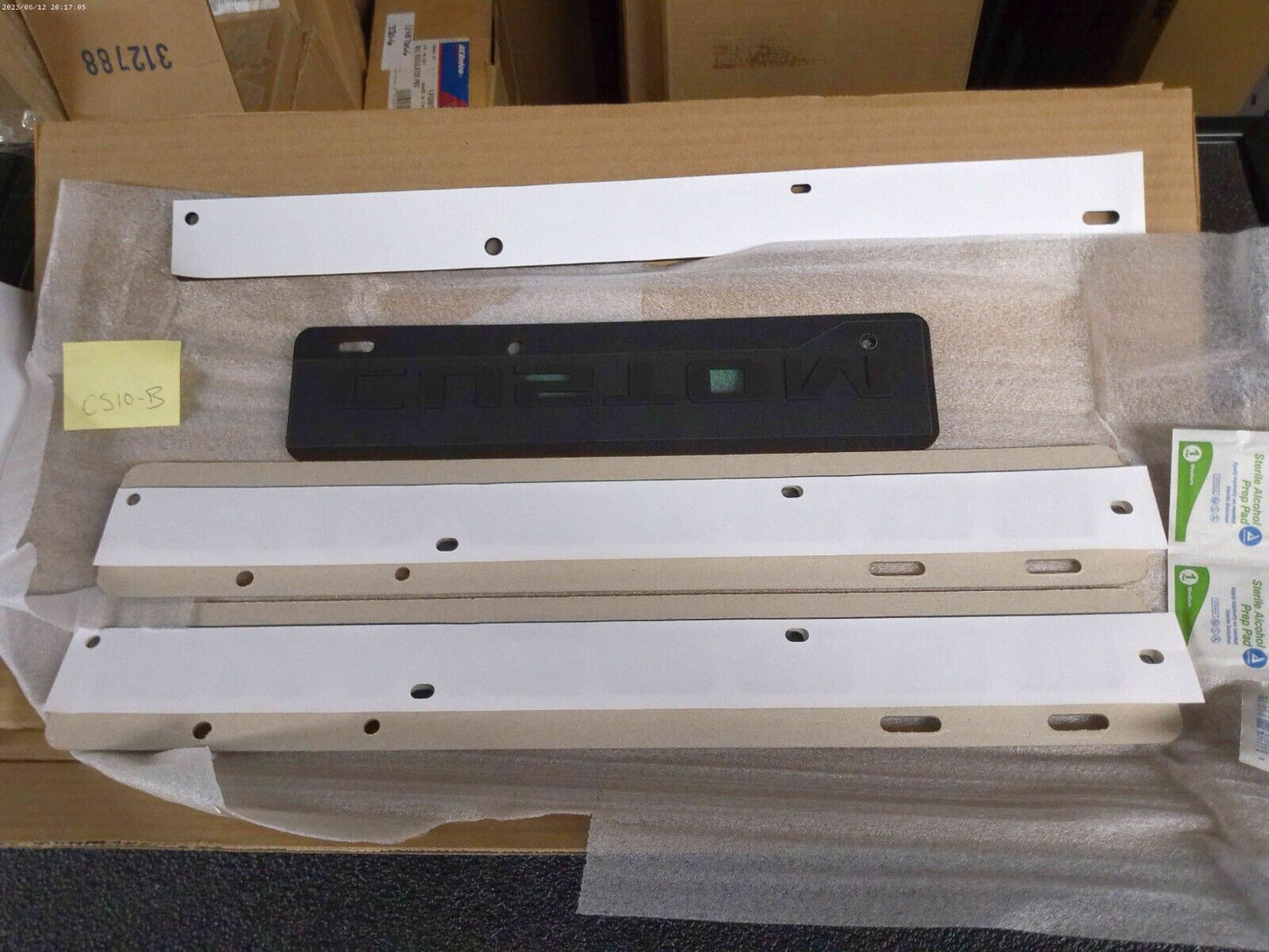 GM OEM 2019-2023 Chevy Silverado 1500 Emblems Black 84806933 | CS10-B