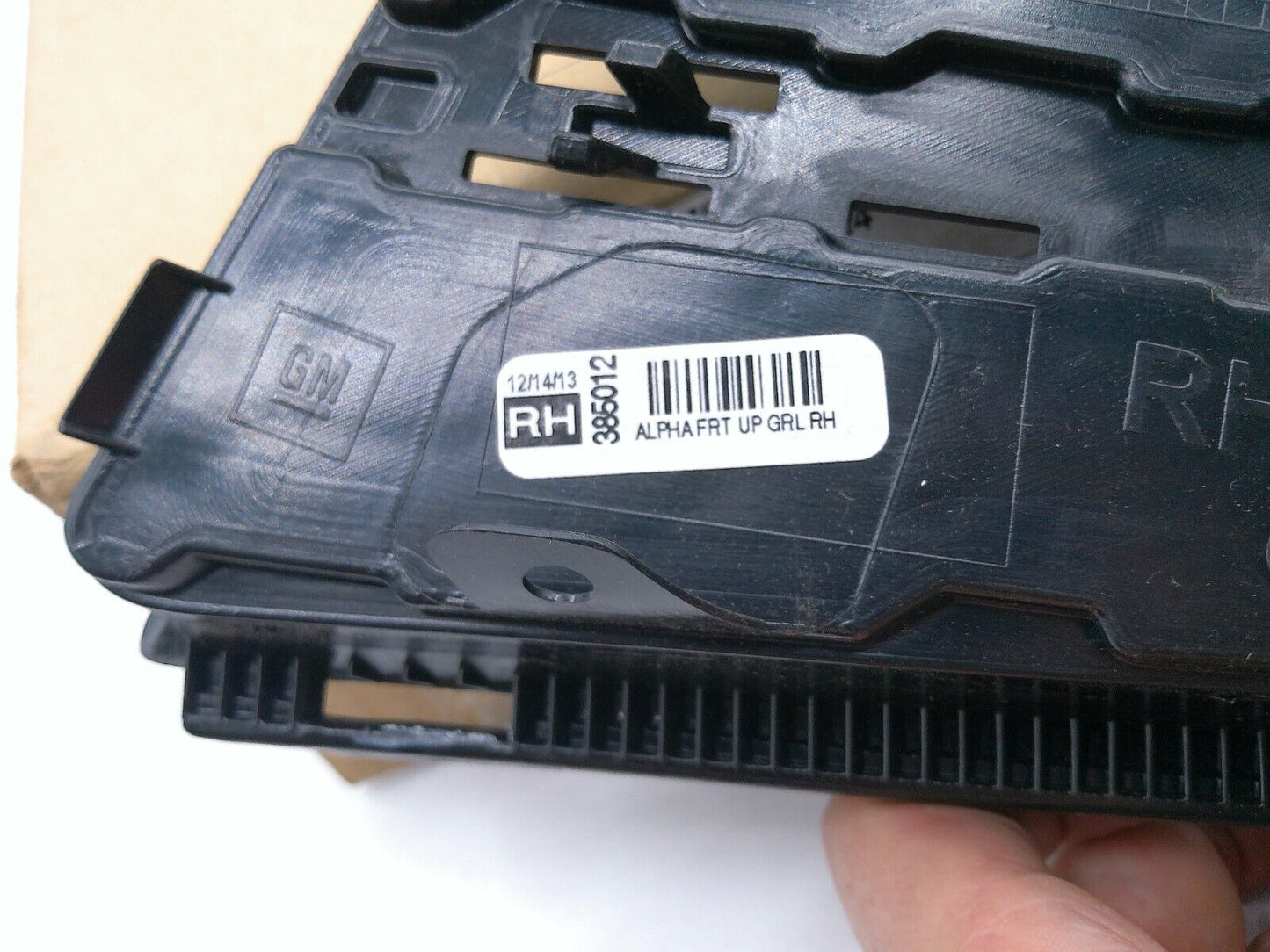 Genuine GM Passenger Side Front Fog Lamp Bezel 22787984 | CS11-E