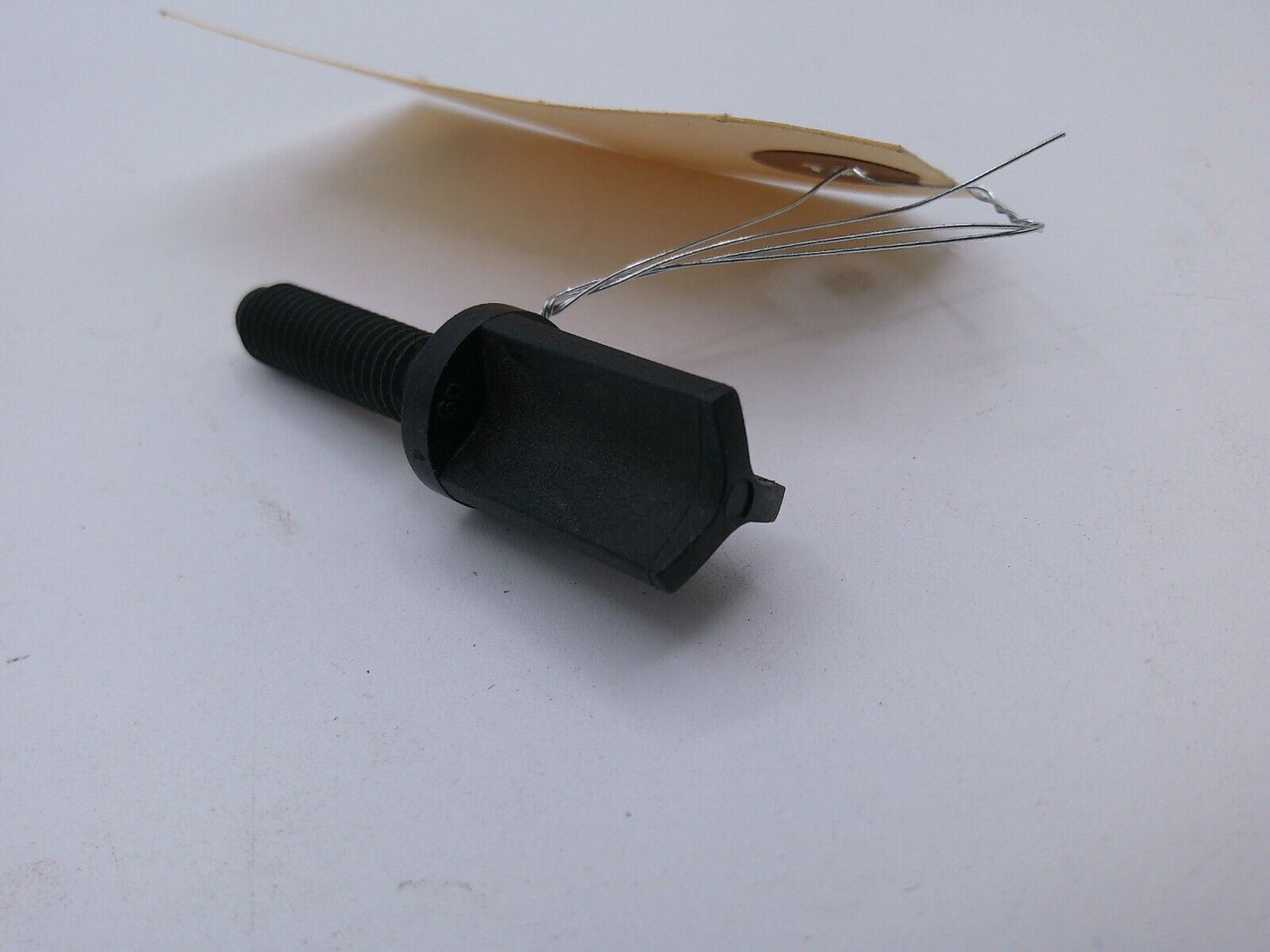 (1) Genuine OEM Volvo Air Cleaner Screw 3918558 | VM1-01-C