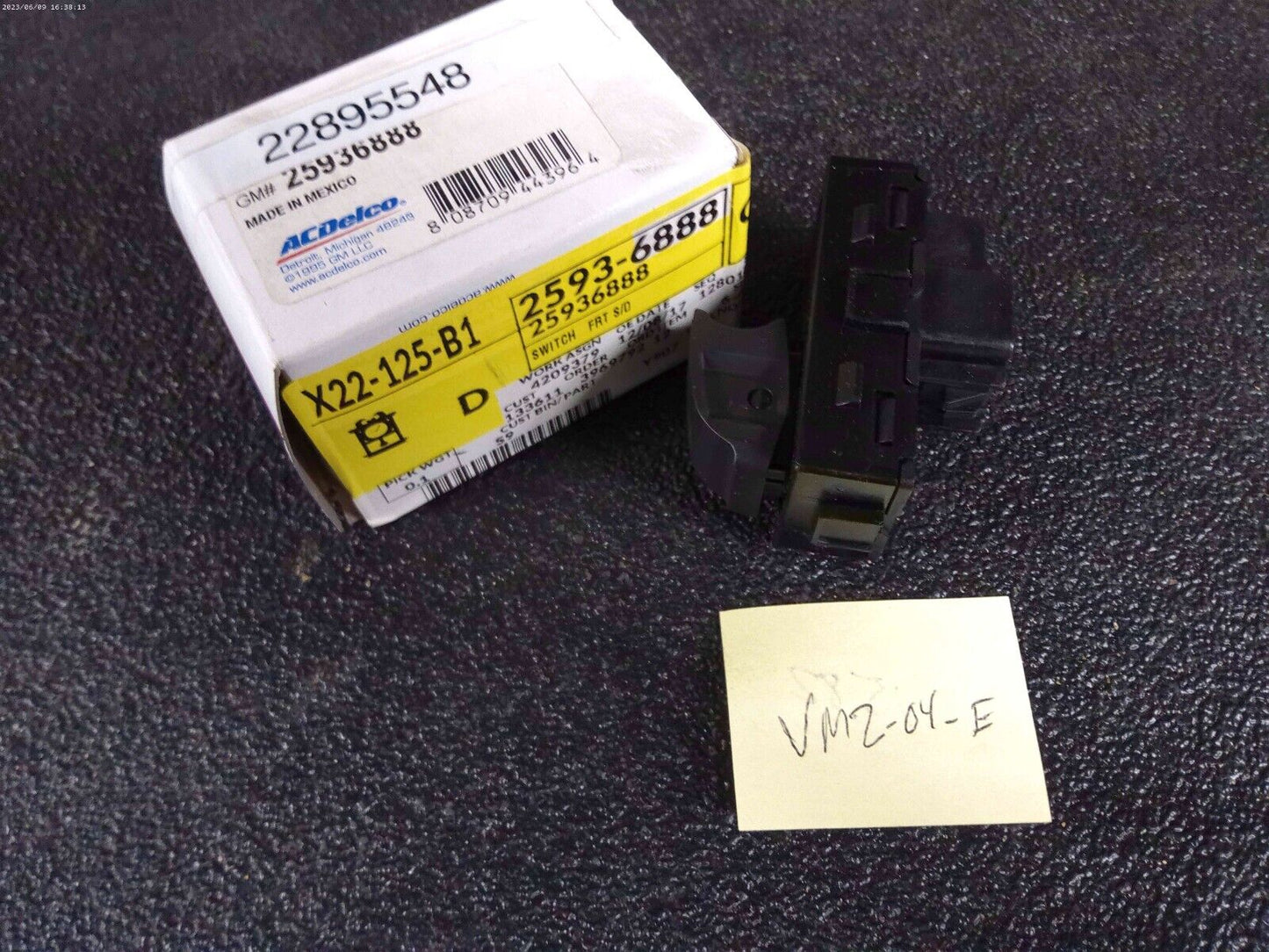GM 25936888 Genuine OEM Door Window Switch | VM2-04-E