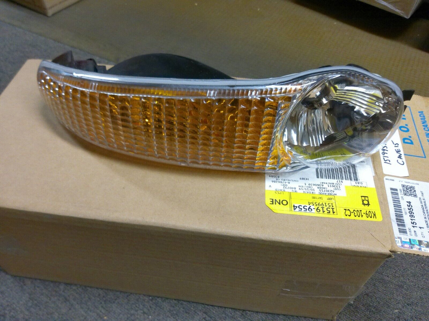 Genuine OEM GM Driver Side Turn Signal Light 15199554 | CAVE15