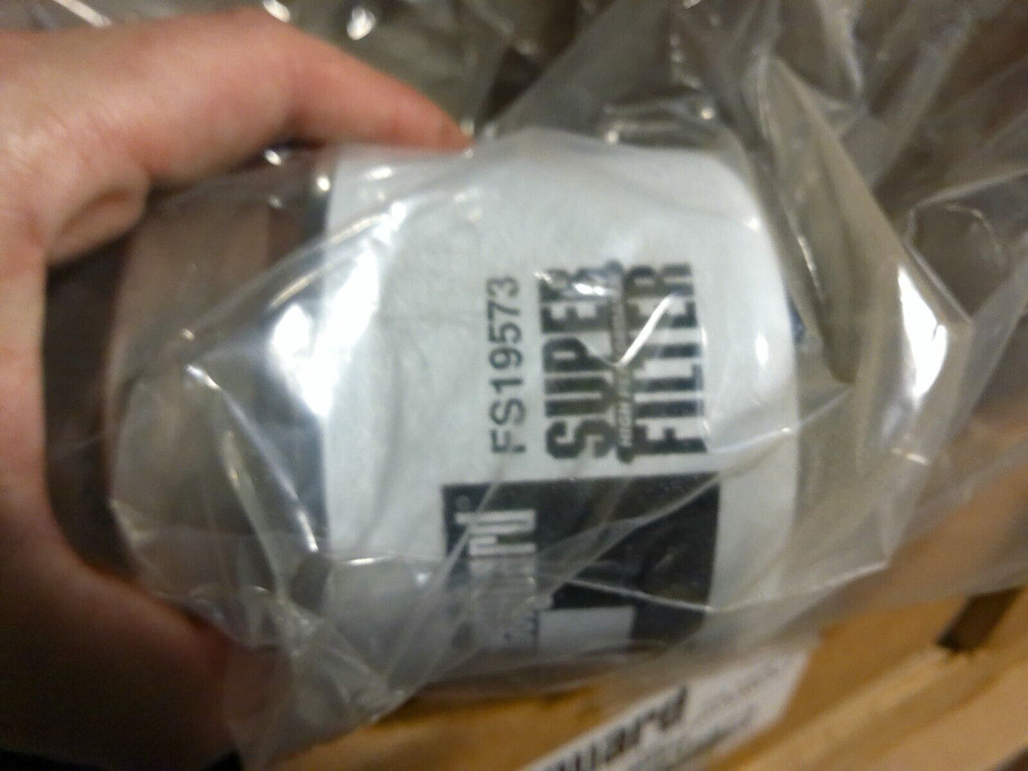 Lot of (11) FleetGuard DIESEL FUEL FILTER WATER SEPARATOR FS19573 | WD29-1