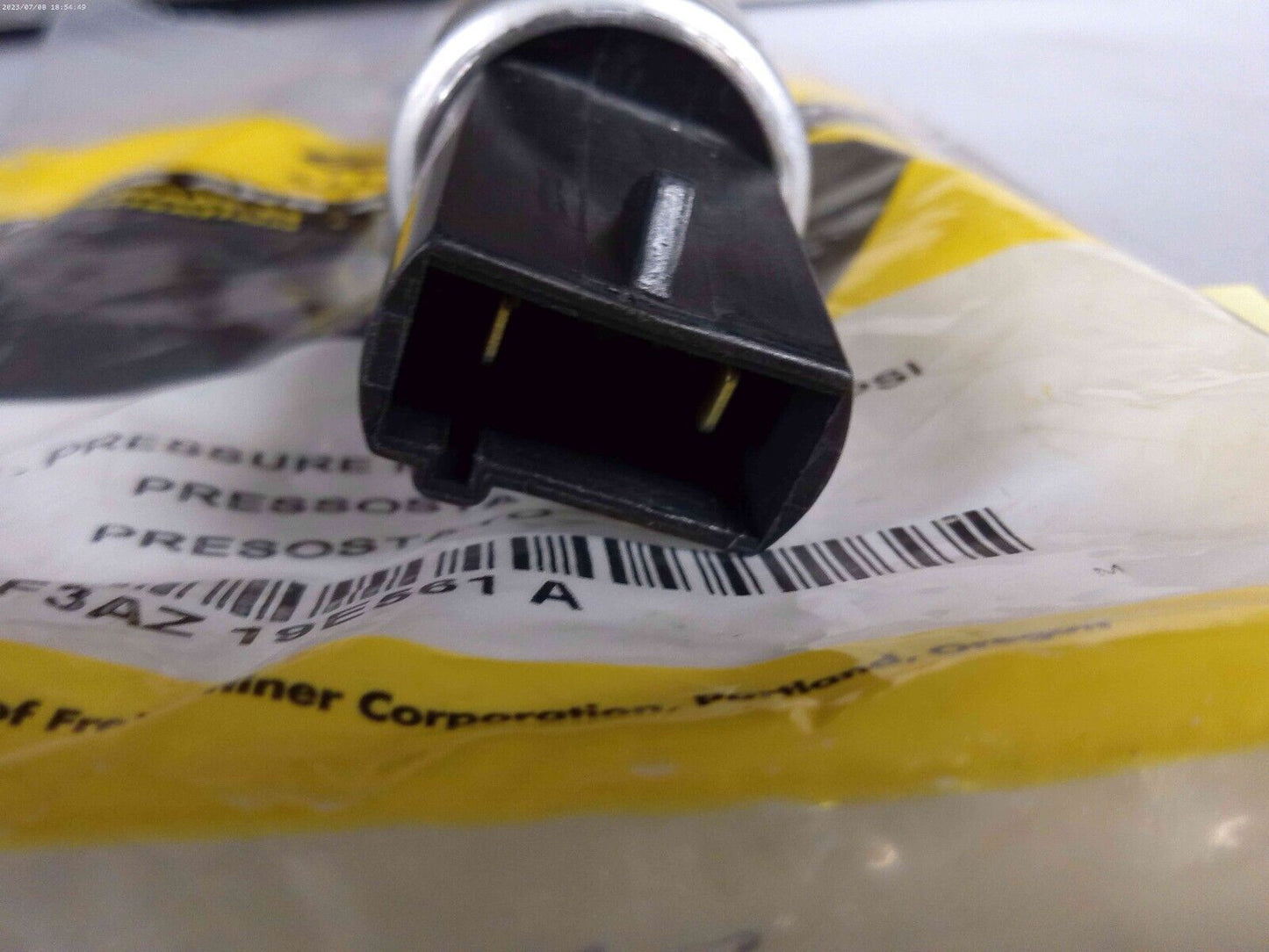 Freightliner Alliance A/C Clutch Cycle Switch F3AZ-19E561-A | OS6-15