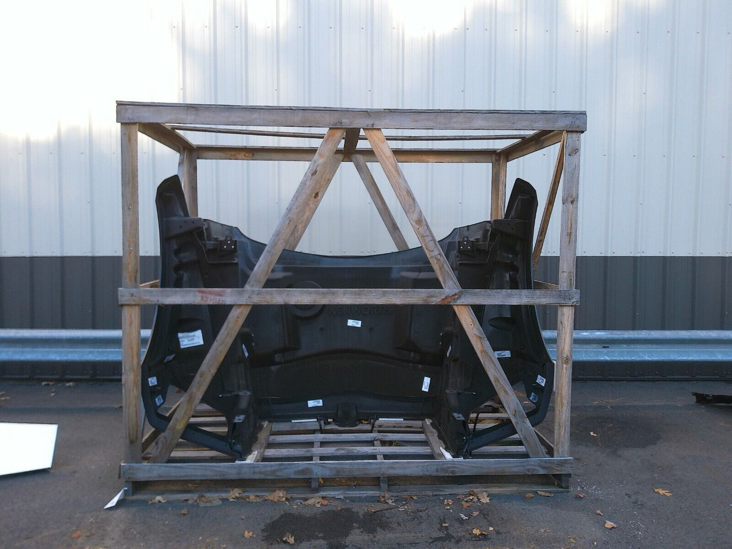 Kenworth T880 OEM Hood Assembly - NEW - IN CRATE # L29-6223-2000000