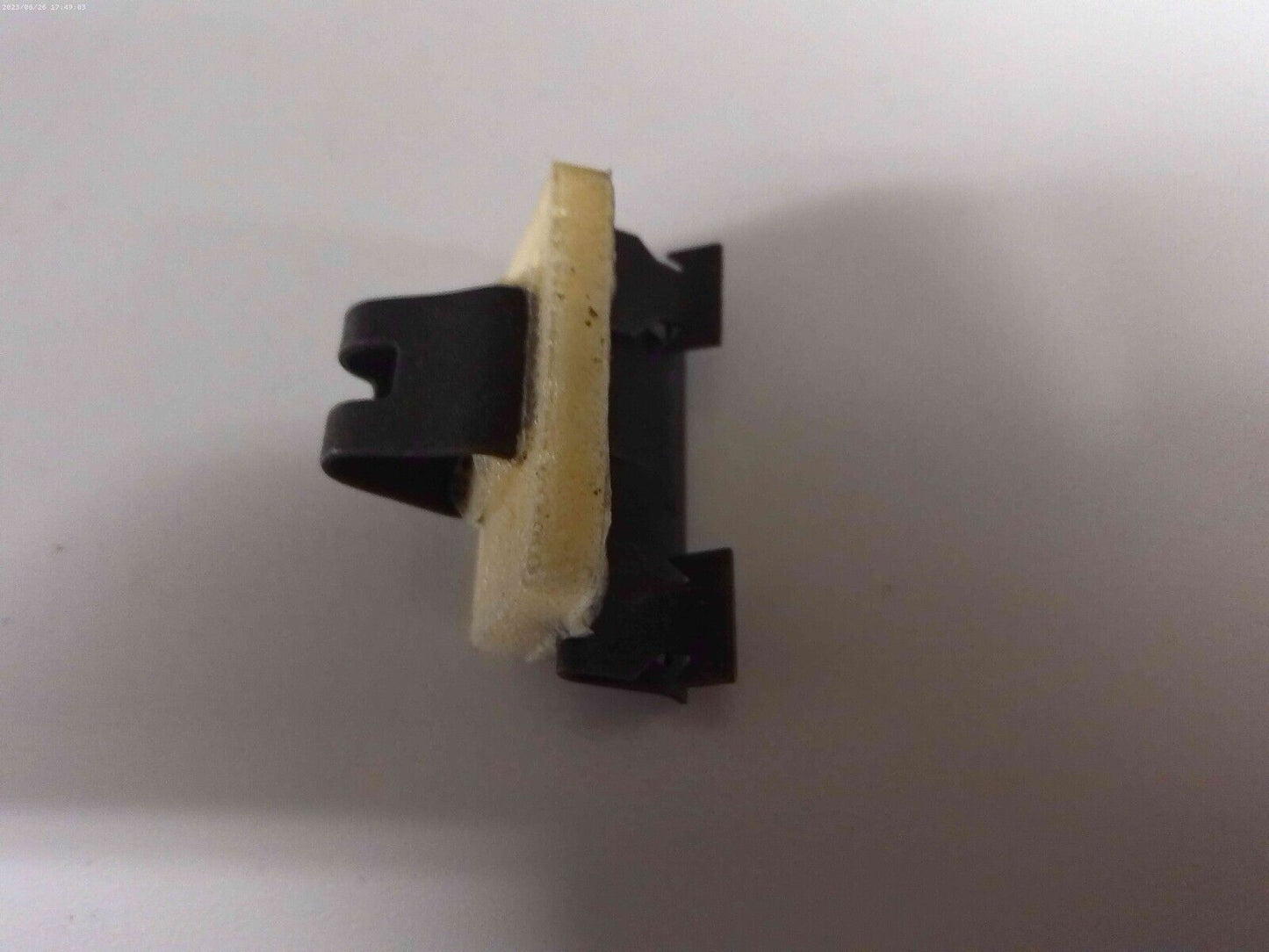 GM OEM 94-08 Blazer Cab Interior Trim-Sill Plate Clip 15711541 | OS6-10