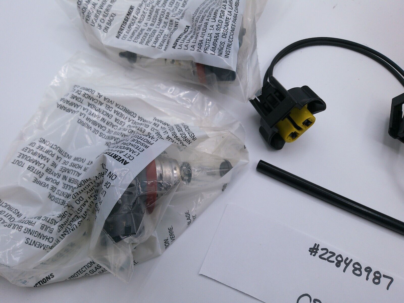 GM HEADLAMP LIGHT BULB WIRING HARNESS KIT Genuine OEM 22848987 | CS10-D