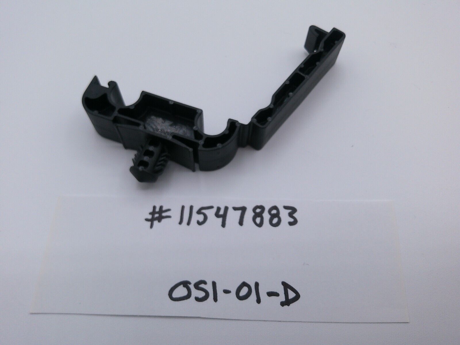 OEM GM Fuel Feed Line Return Pipe Retaining Clip 11547883 | OS1-01-D