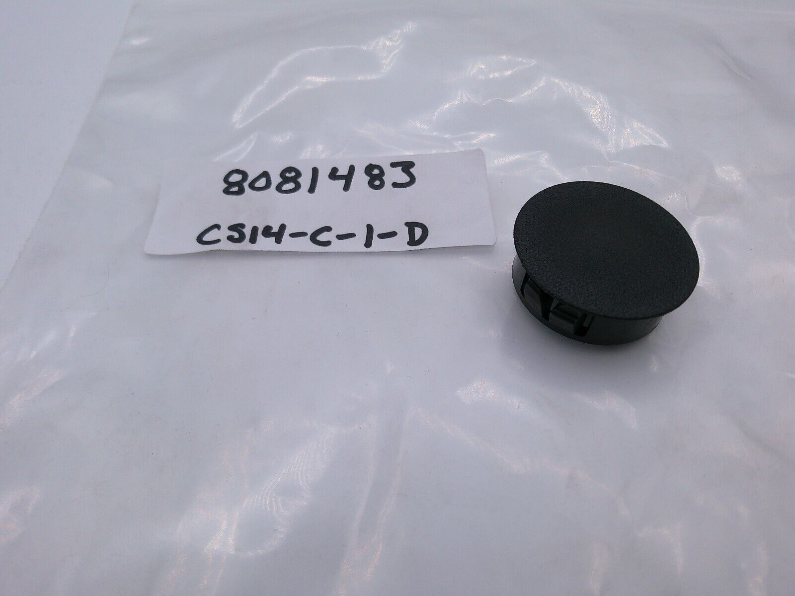 Genuine OEM Volvo Truck 8081483 Closure for Dash Ash Tray | CS14-C-1-D