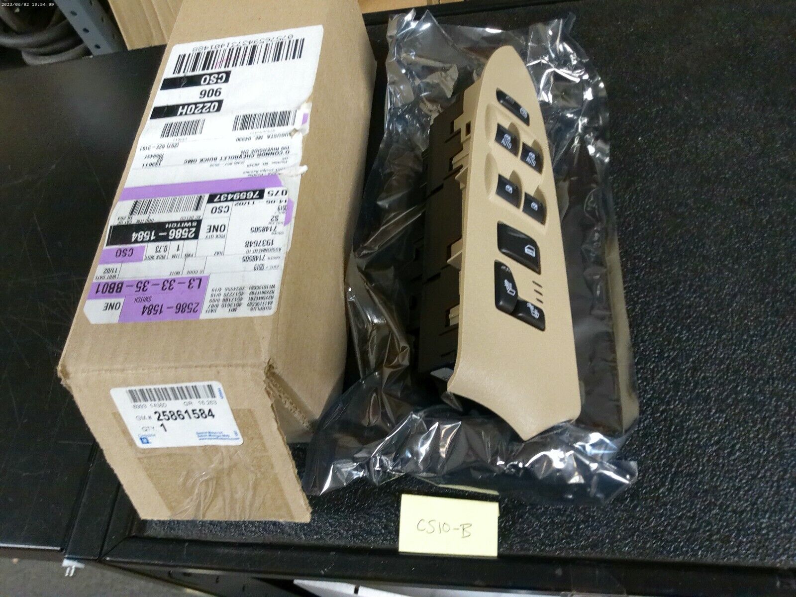 OEM GM Trailblazer Left Driver Side Window Control Switch 25861584 | CS10-B