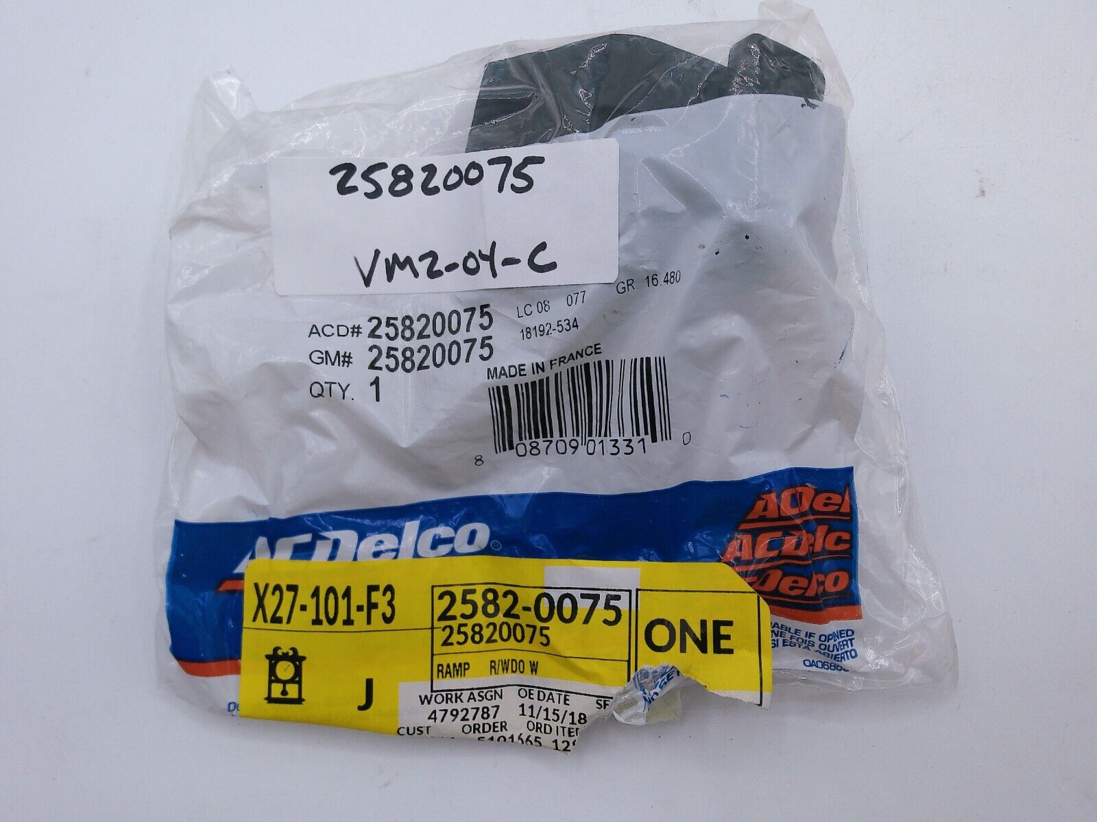Genuine GM OEM Rear Wiper-Stopper 25820075 | VM2-04-C