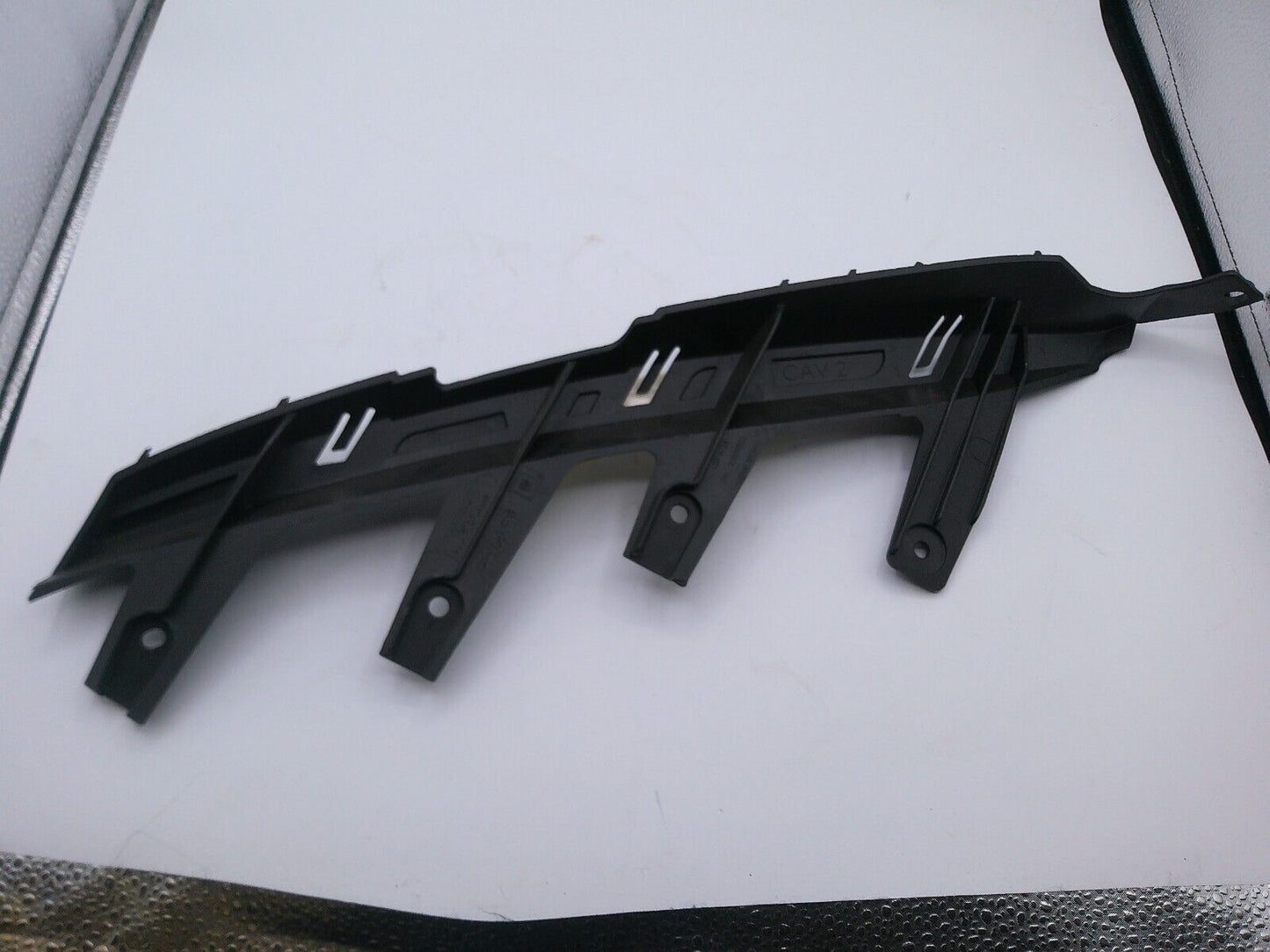 Chevrolet Malibu Front Right Headlight Bracket Holder 20809852 OEM | CS10-EN-T
