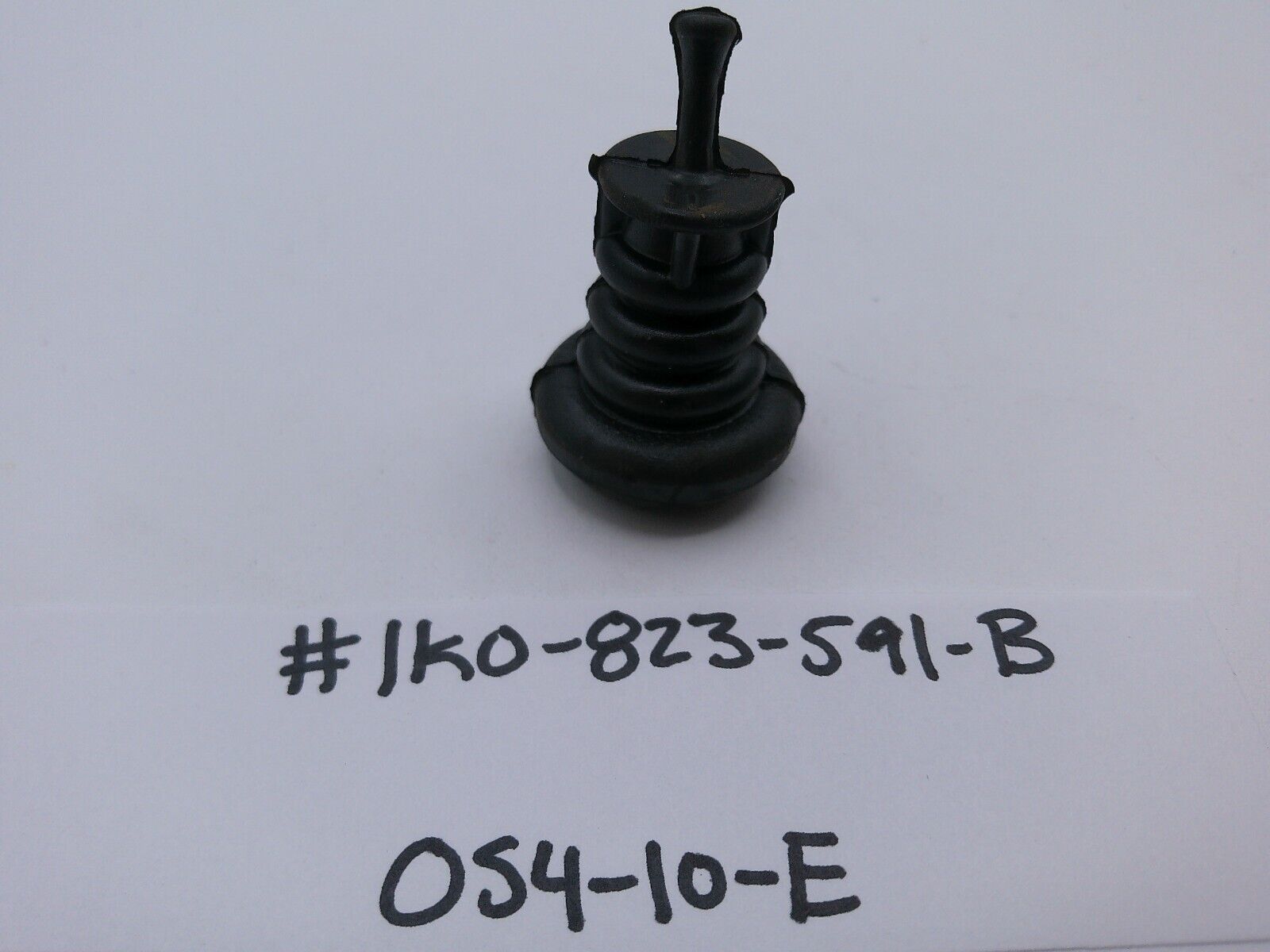 Genuine 1993-2021 Volkswagen Grommet Release 1K0-823-591-B 1k0823591B | OS4-10-E