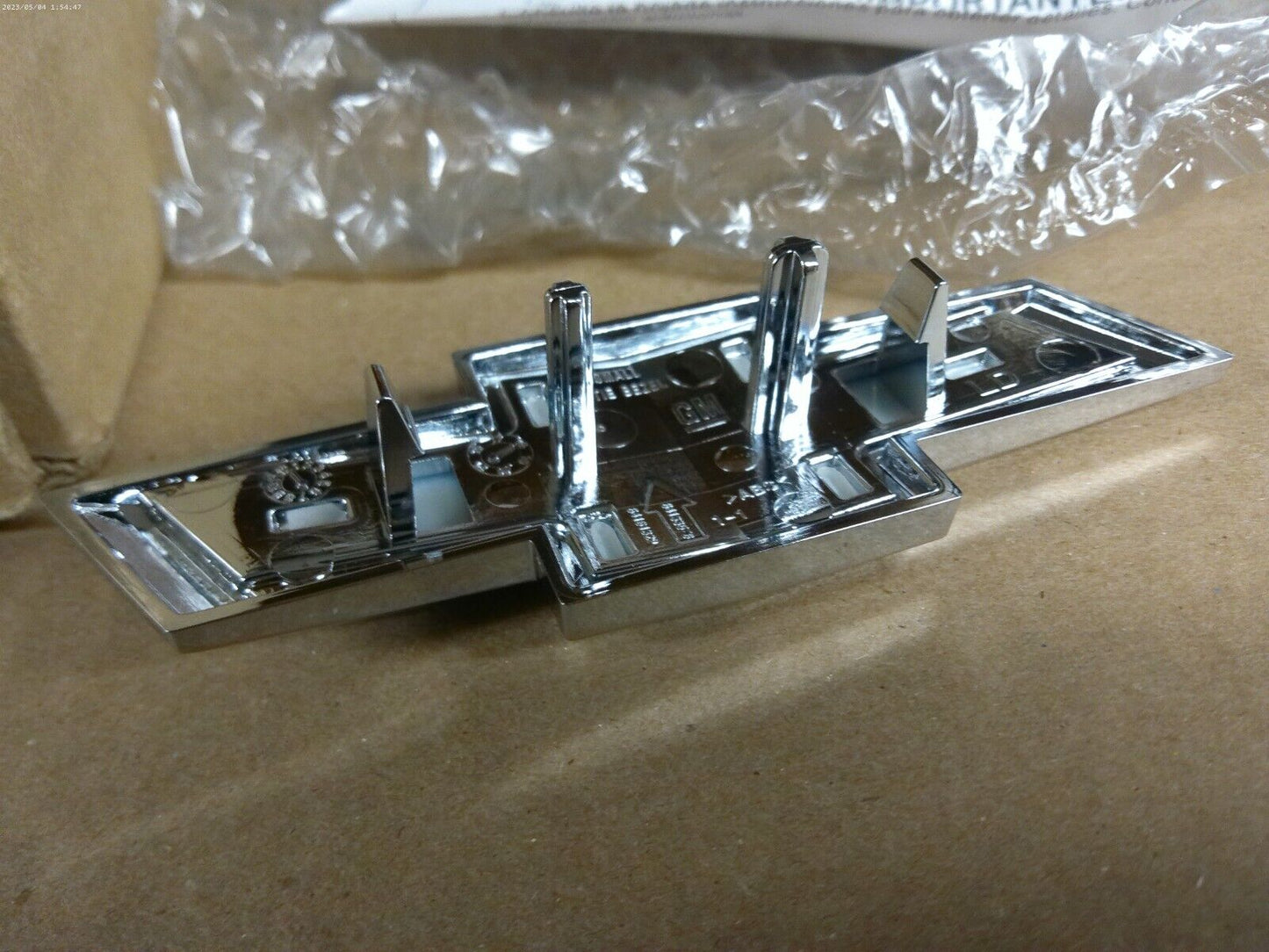 OEM 1500 2500 3500 HD Small Black Grille Bowtie Emblem 84293092 | CS12-C