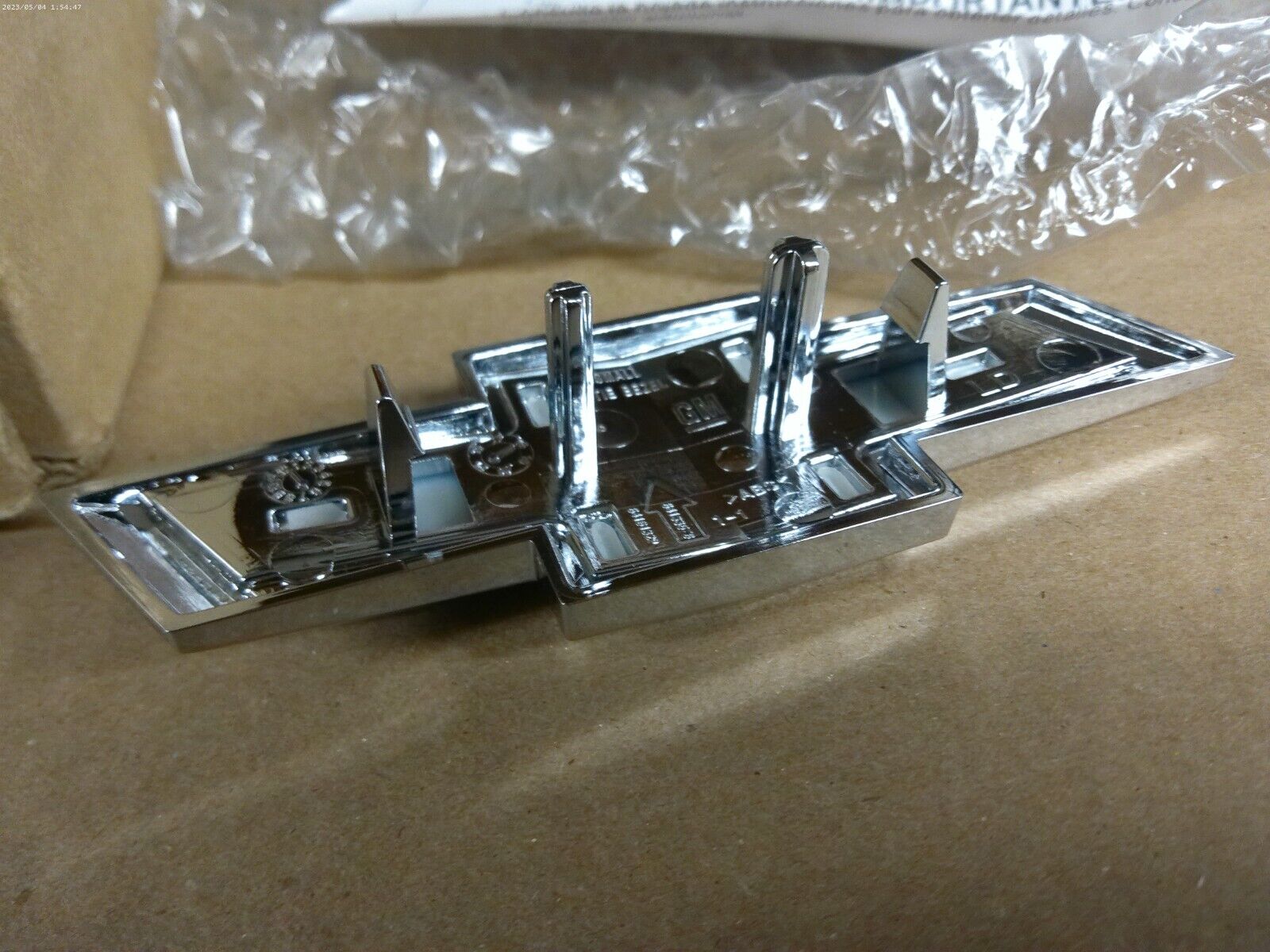 OEM 1500 2500 3500 HD Small Black Grille Bowtie Emblem 84293092 | CS12-C