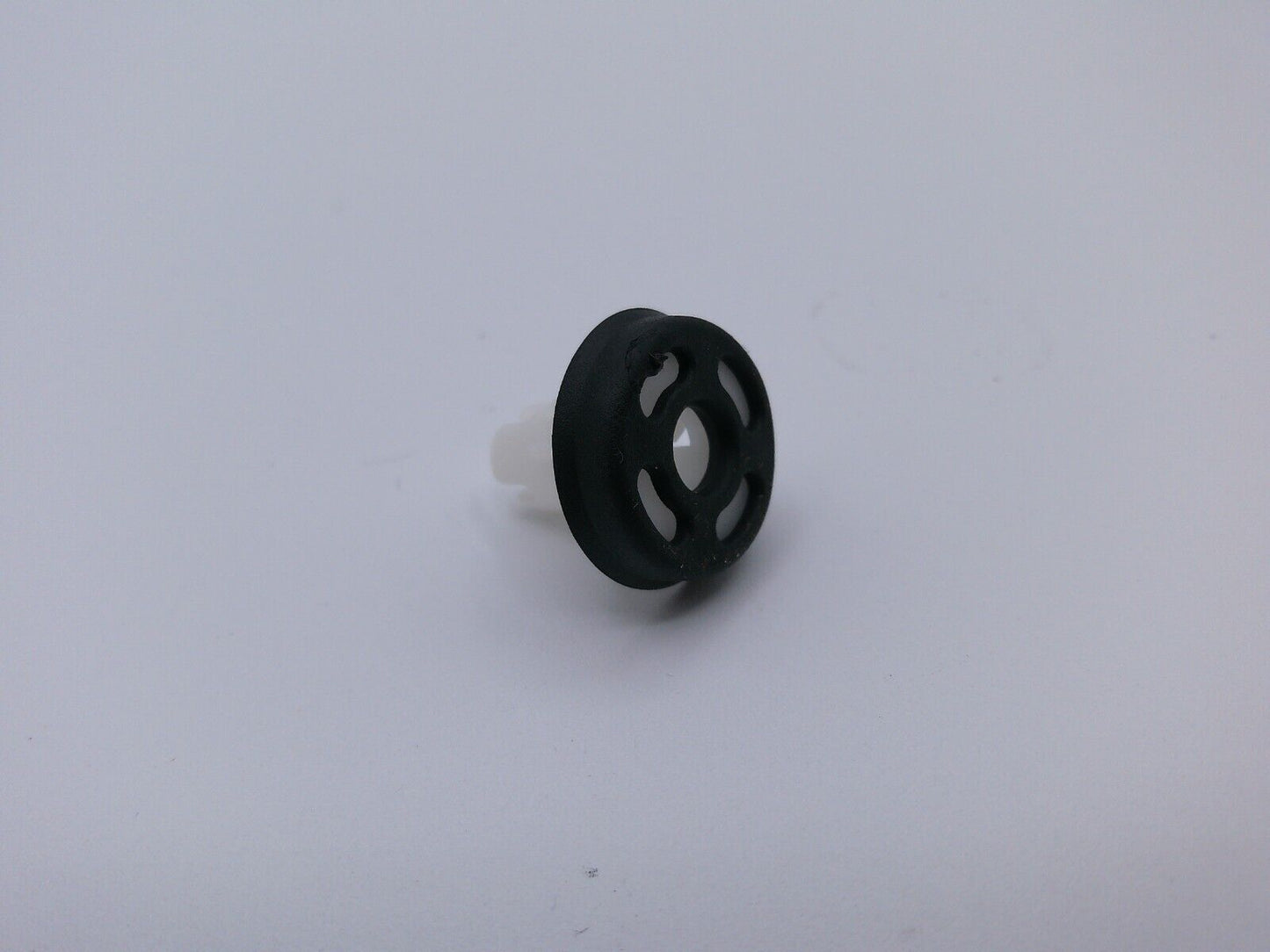 Genuine OEM GM Tail Lamp Retainer 84221534 | OS4-14-C