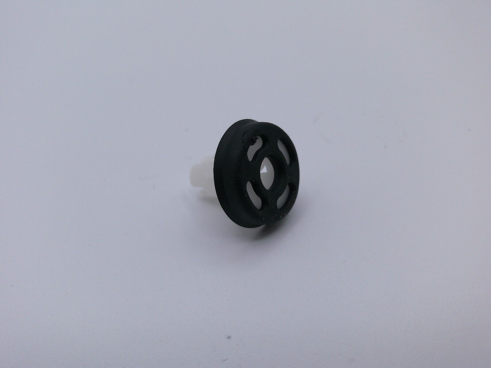 Genuine OEM GM Tail Lamp Retainer 84221534 | OS4-14-C