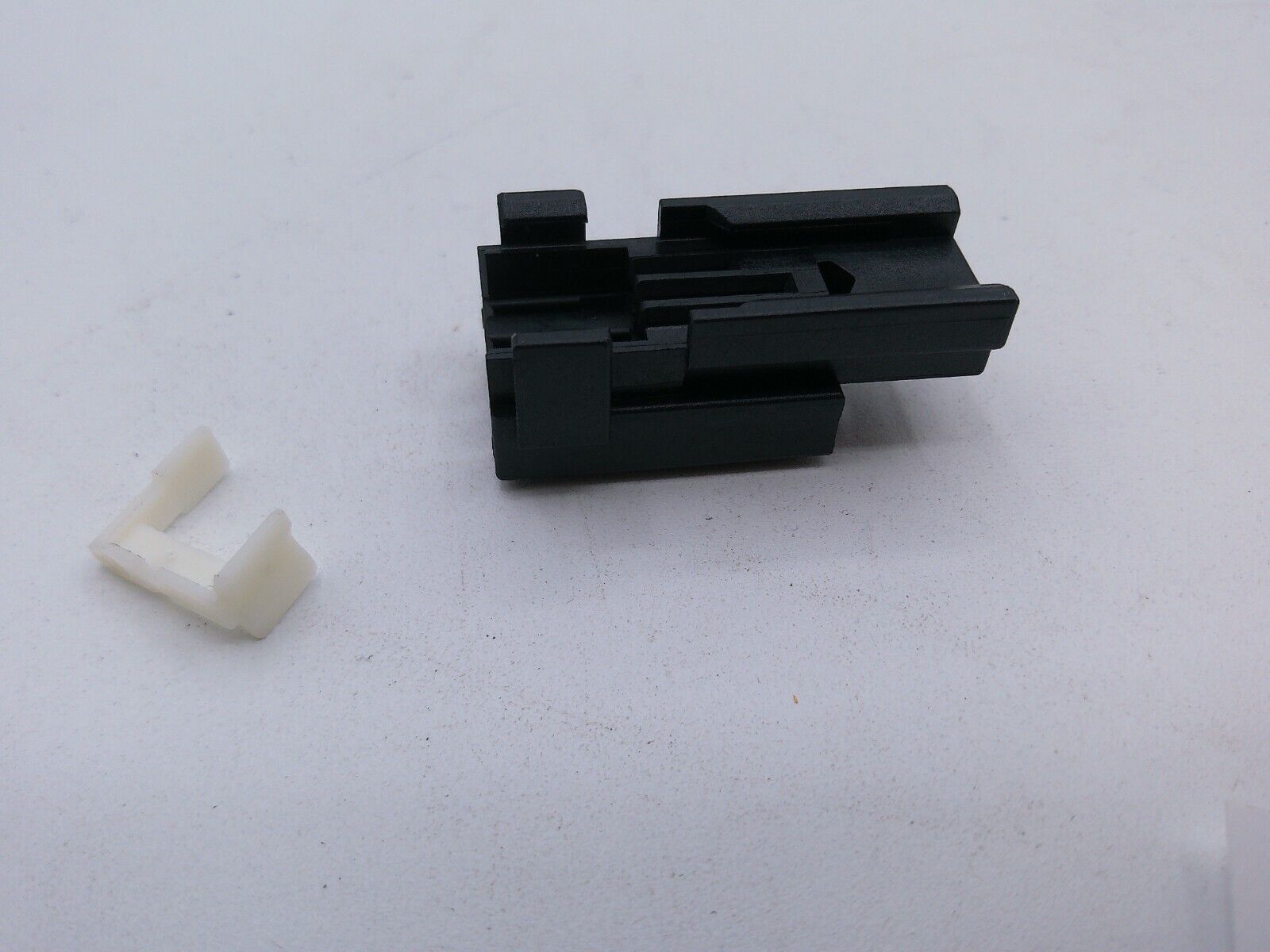 oem VW FLAT CONTACT HOUSING 4 PIN BLACK 3B0959743 | OS3-02-C