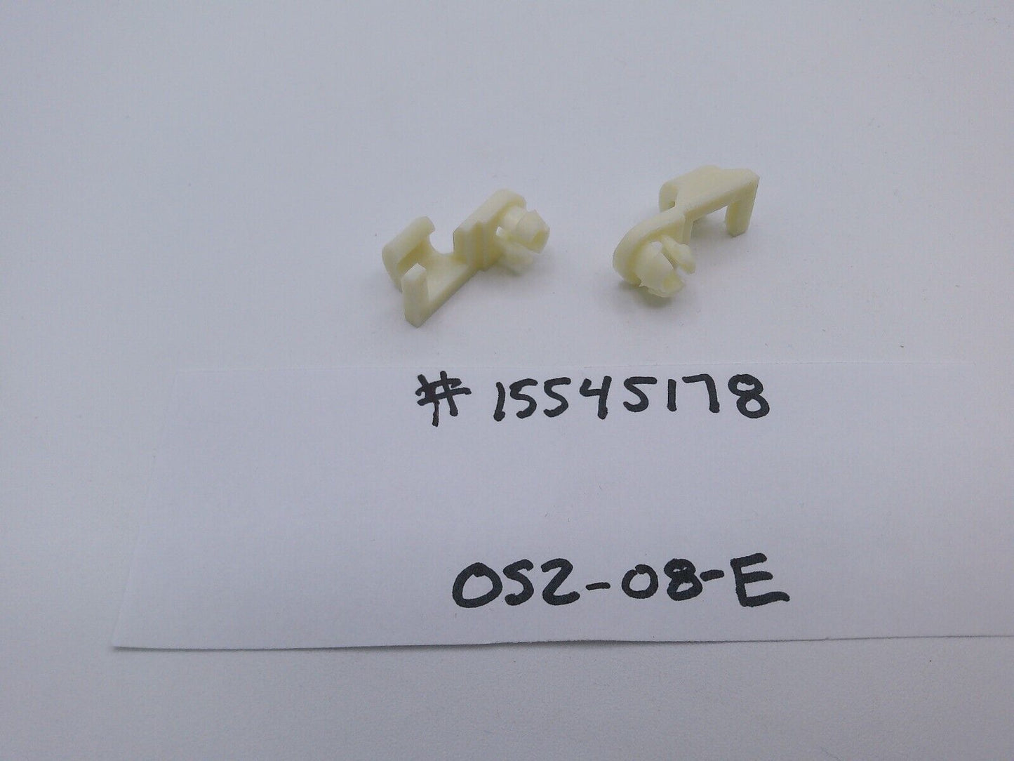 Lot of (2) GM OEM Tail Gate Hatch-Handle Retainer Clip 15545178 | OS2-08-E