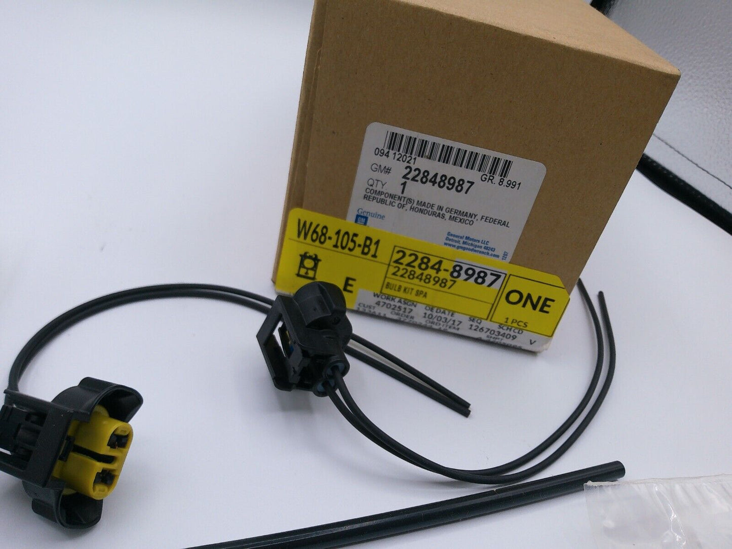 GM HEADLAMP LIGHT BULB WIRING HARNESS KIT Genuine OEM 22848987 | CS10-D