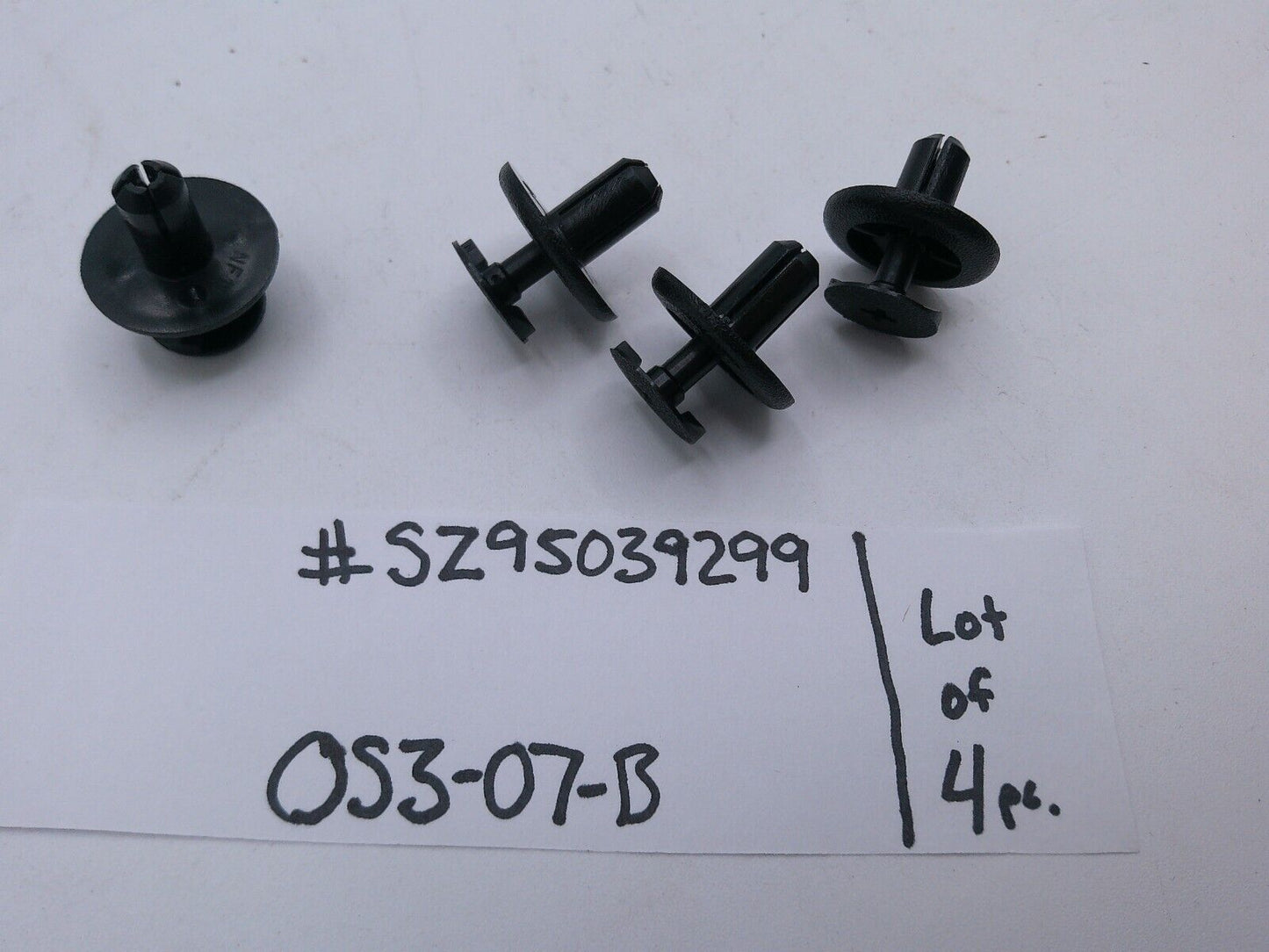 OEM Hino SZ95039299 SZ950-39299 Lot of (4pcs) Head Light Retainers | OS3-07-B