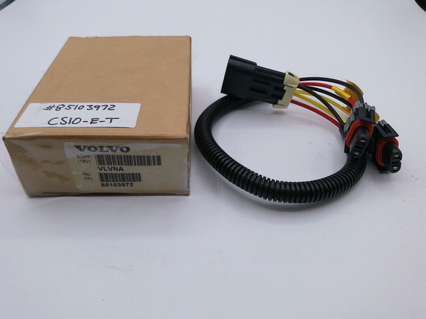 85103972 GENUINE OEM VOLVO DRIVE/FOG LIGHT HARNESS | CS10-E-T