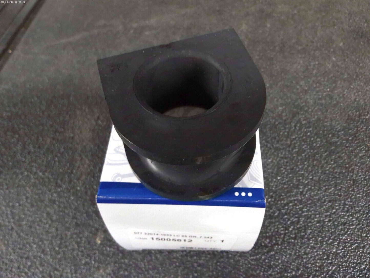 GM OEM Stabilizer Sway Bar-Front-Bushings 15005612 | CS19-C
