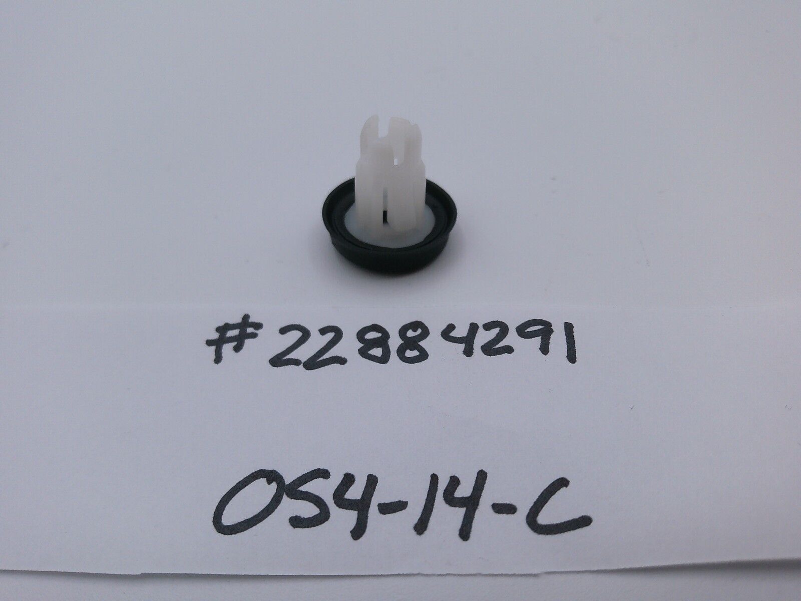 Genuine OEM GM Tail Lamp Retainer 84221534 | OS4-14-C