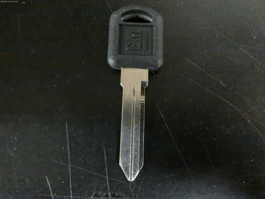 1 (One) NEW GM Logo Key OEM GM LOGO KEY 12547778 | OS2-10-A