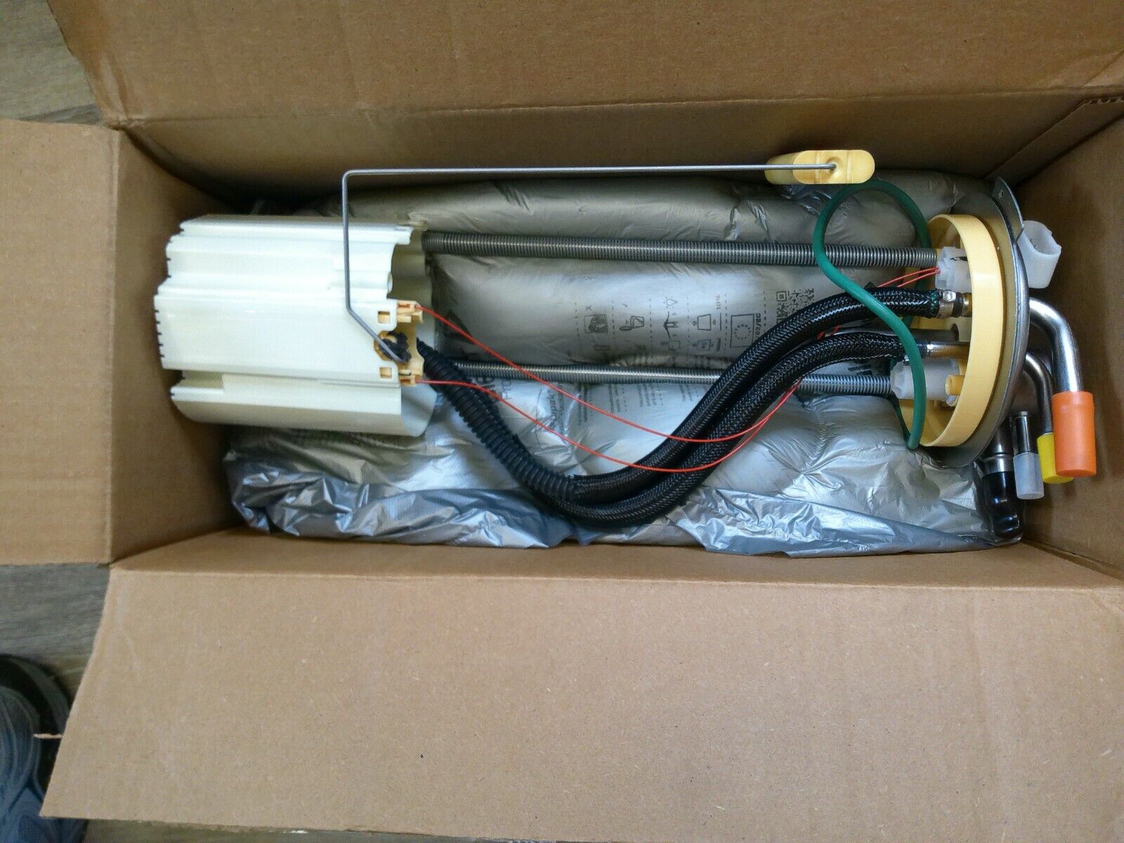 Genuine GM OEM 19206542 Electric Fuel Pump | CS12-C