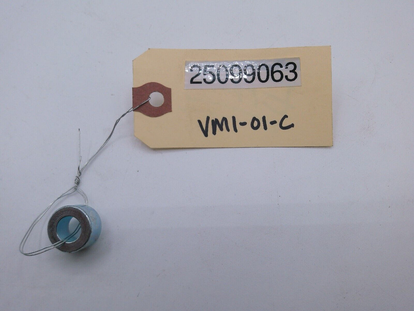 (1) Genuine OEM Volvo 25099063 Spacer Sleeve | VM1-01-C