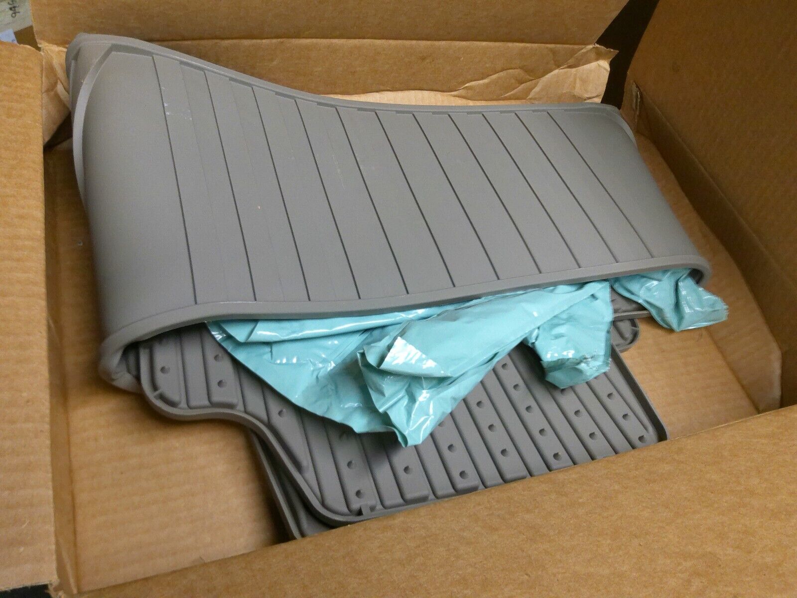 OEM GM Chevy GMC Cadillac Second All Weather Floor Mat Dune 22858831 | CS14-F
